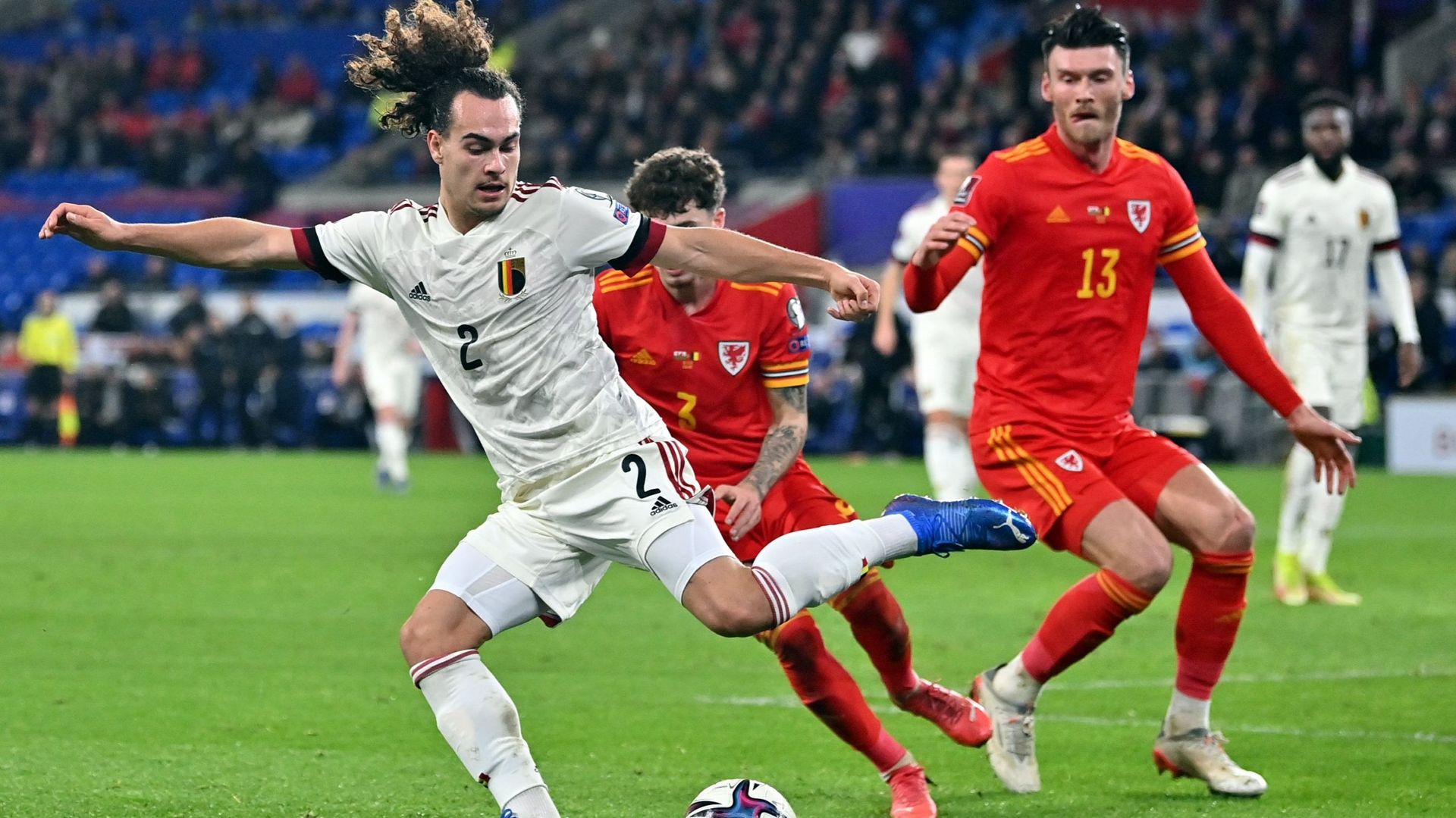 Arthur Theate, jeune défenseur belge, en match qualificatif au Pays de Galles en novembre 2021