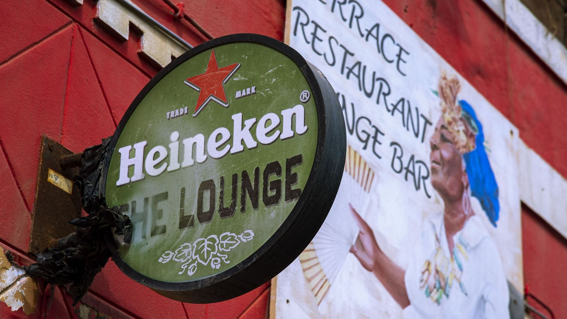 Heineken avait d'abord annoncé la suspension de ses activités dans le pays.