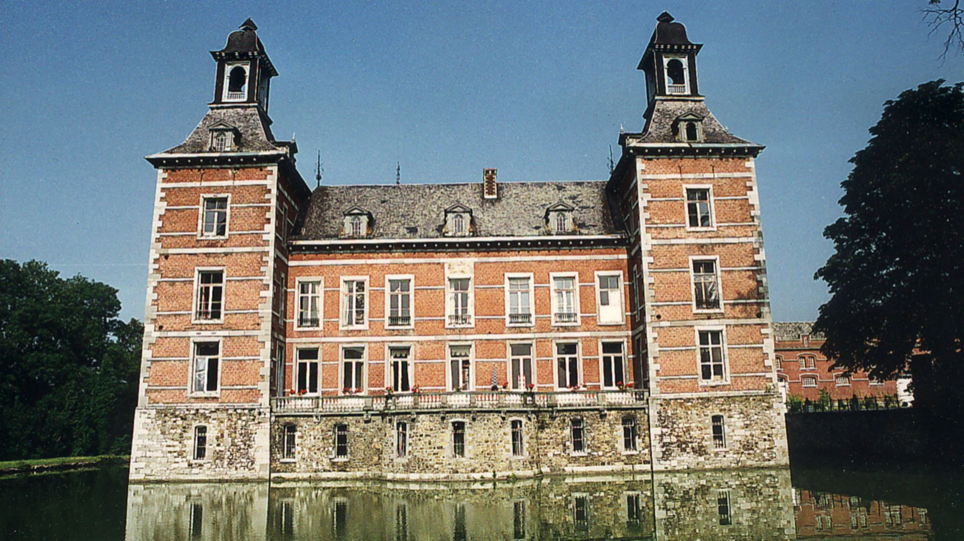 Incendie au château de Hermalle-sous-Huy: la toiture touchée (illustration, avant l'incendie)
