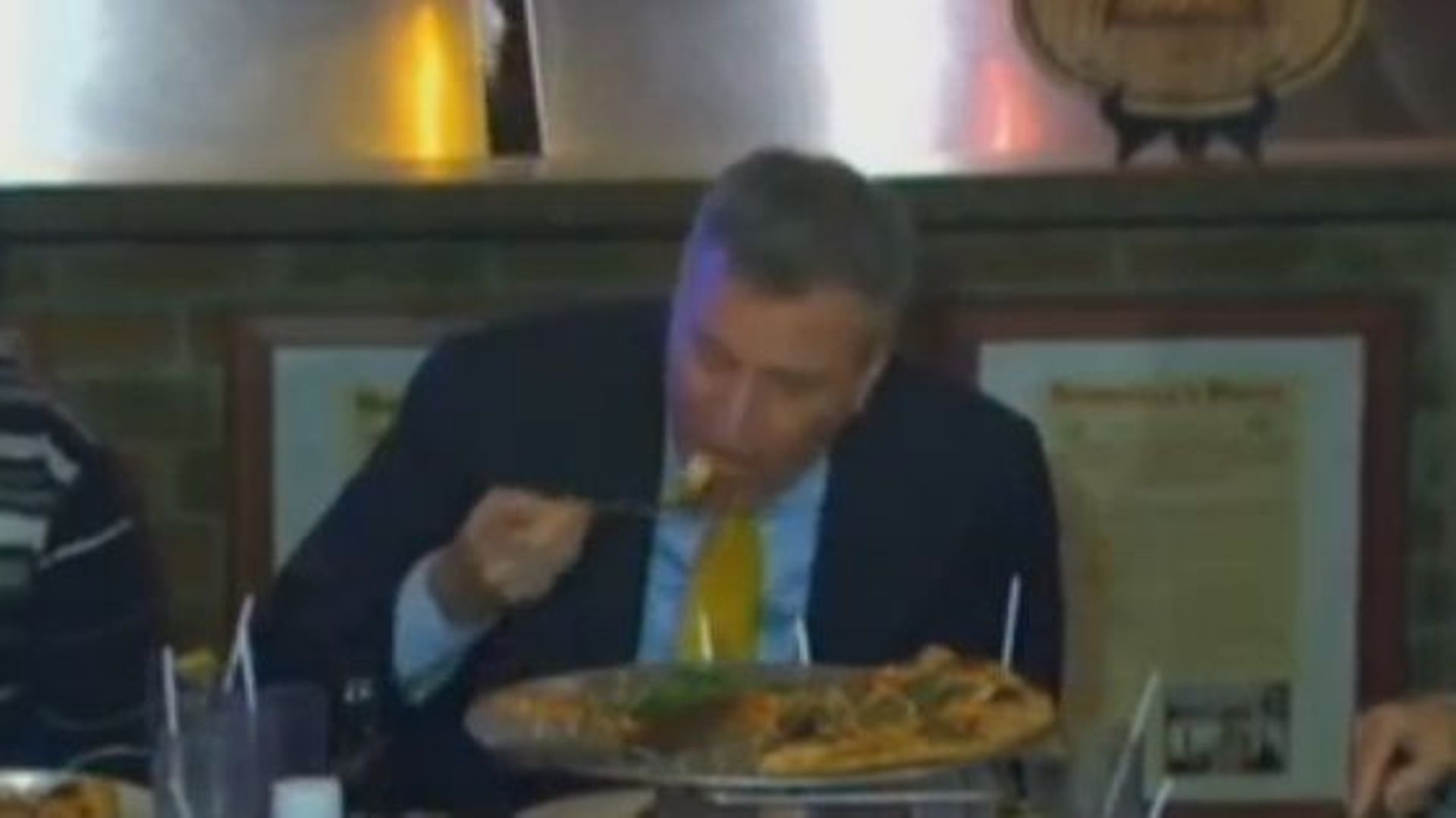 Le maire de New York ne savait pas qu'on doit manger sa pizza à la main