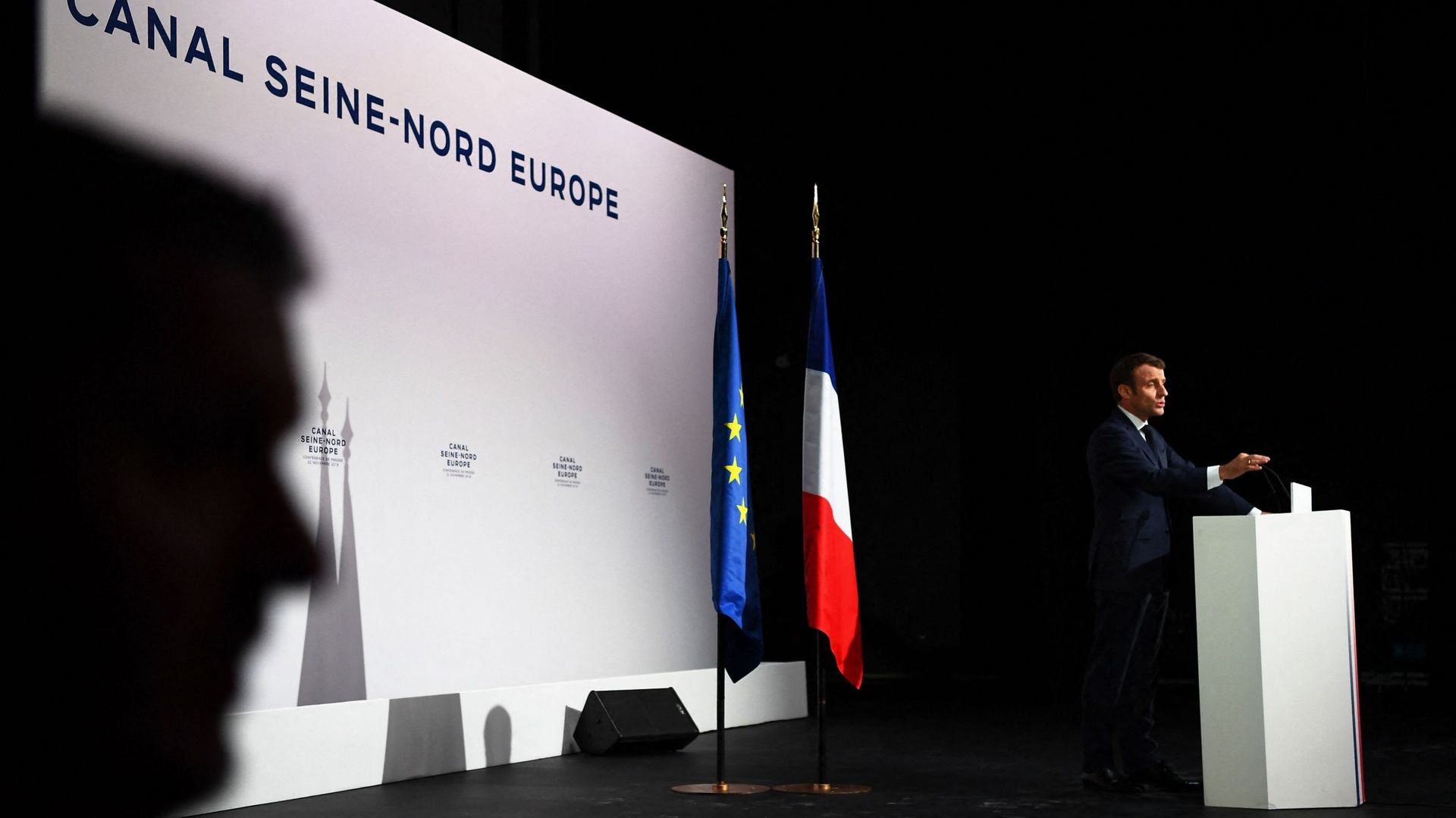 Emmanuel Macron au comité stratégique pour le canal Seine-Nord Europe à Nesle (Somme) le 22 novembre 2019