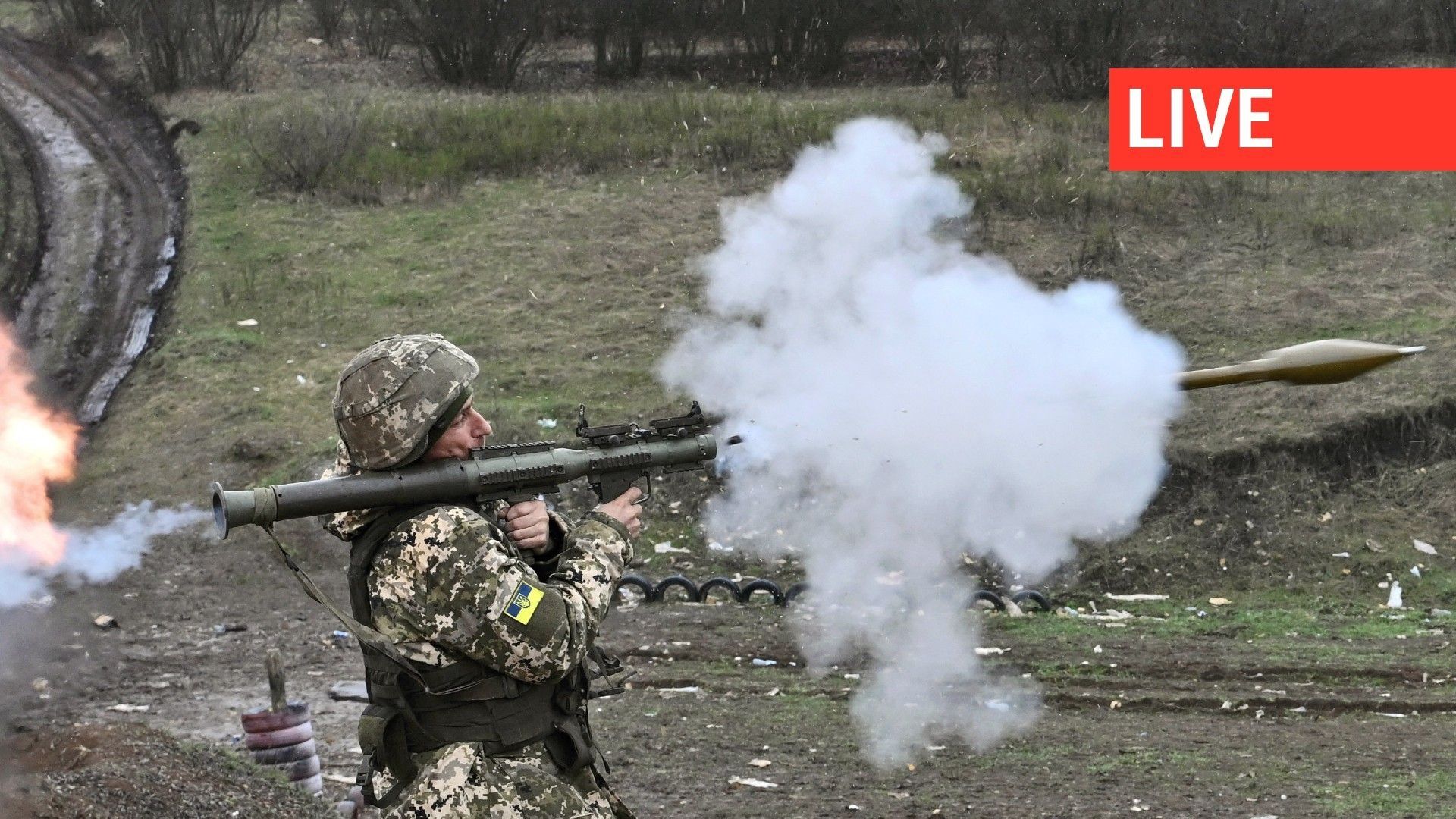 Un soldat des forces spéciales ukrainiennes tire avec une arme lors d’un exercice d’entraînement dans la région de Donetsk, le 6 avril 2023.