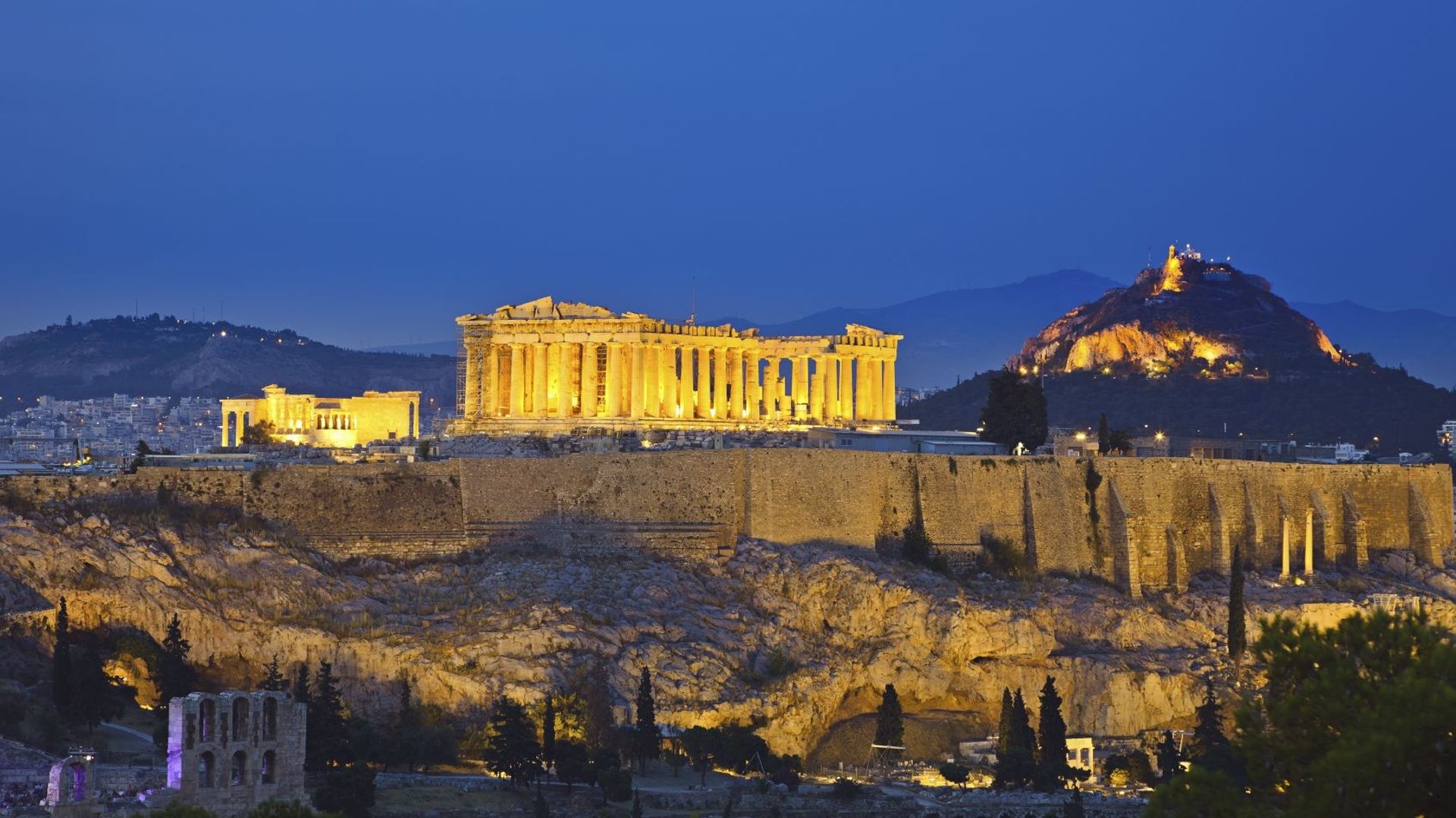 Depuis la création de ce service en 1976, un vaste plan de restauration des monuments de l'Acropole, dont le Parthénon, est en cours, financé surtout par l'Union européenne