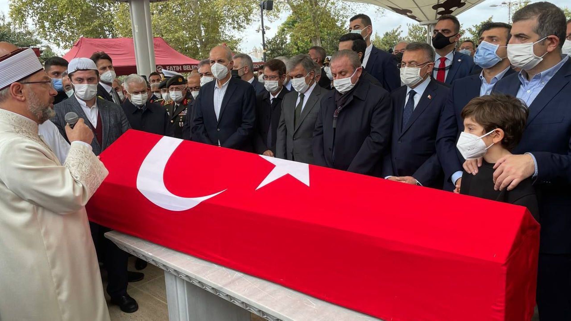 Funérailles d’Ozdemir Bayraktar, fondateur de l’une des principales entreprises de défense turques, Baykar, après son décès à l’âge de 72 ans, à Istanbul, en Turquie, le 19 octobre 2021.