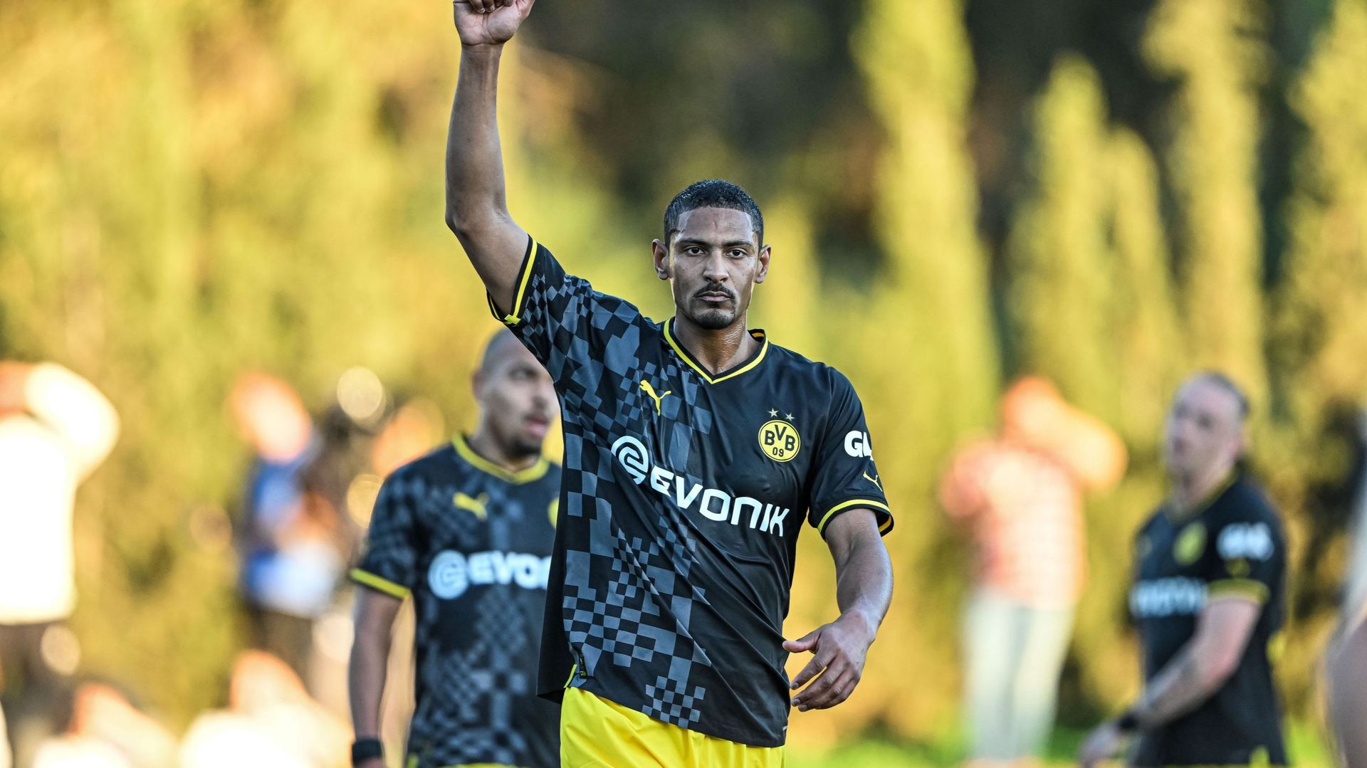 En rémission d’un cancer des testicules révélé à la mi-juillet, Sébastien Haller a effectué son retour sur les terrains en montant au jeu à la 74e lors du match amical remporté 5-1 (2-1 au repos) par le Borussia Dortmund face au Fortuna Düsseldorf, mardi 