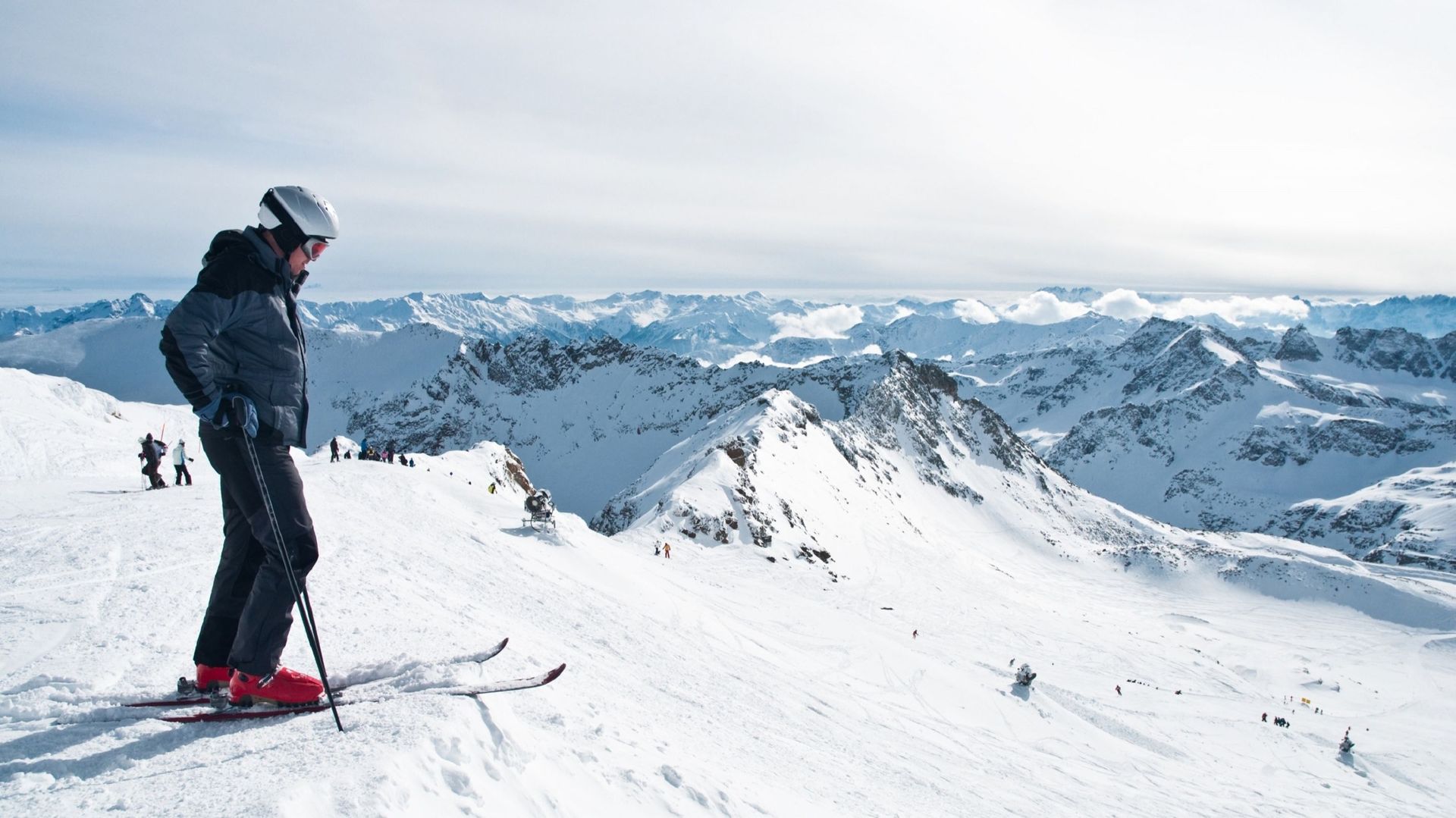En France comme aux États-Unis, les stations de ski s'adaptent au changement climatique et repensent leurs offres pour s'assurer un avenir économique.