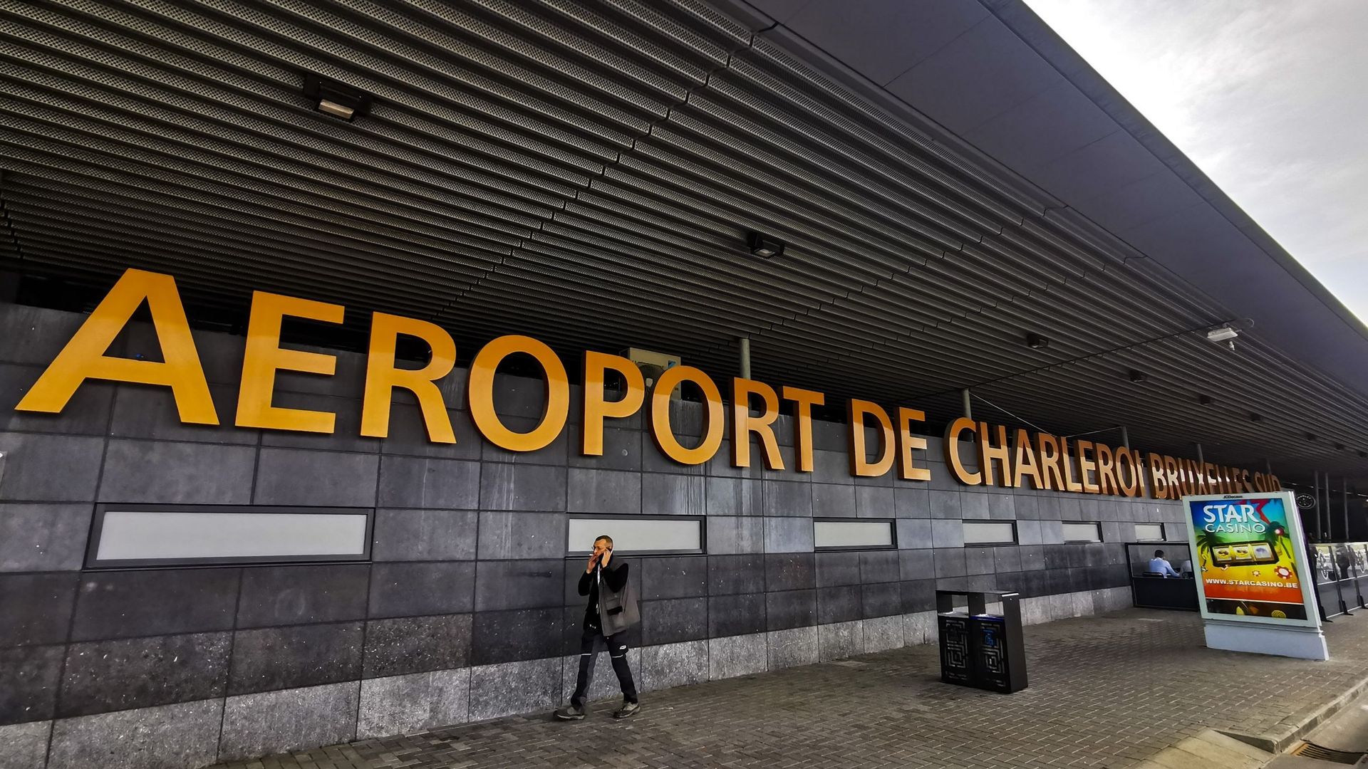 Entrée aéroport de Charleroi 