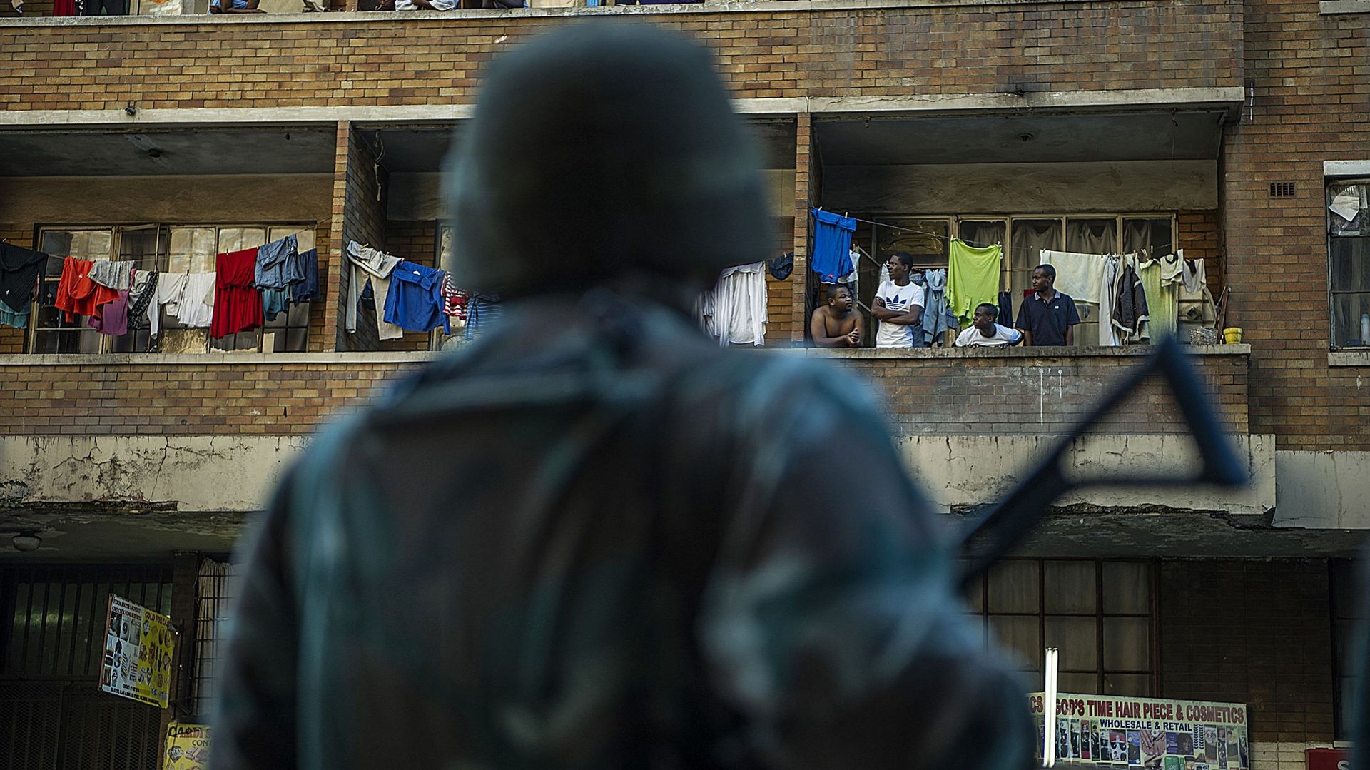 "Ici le monde" : en Afrique du Sud, la violence des gangs devient hors de contrôle dans la banlieue du Cap