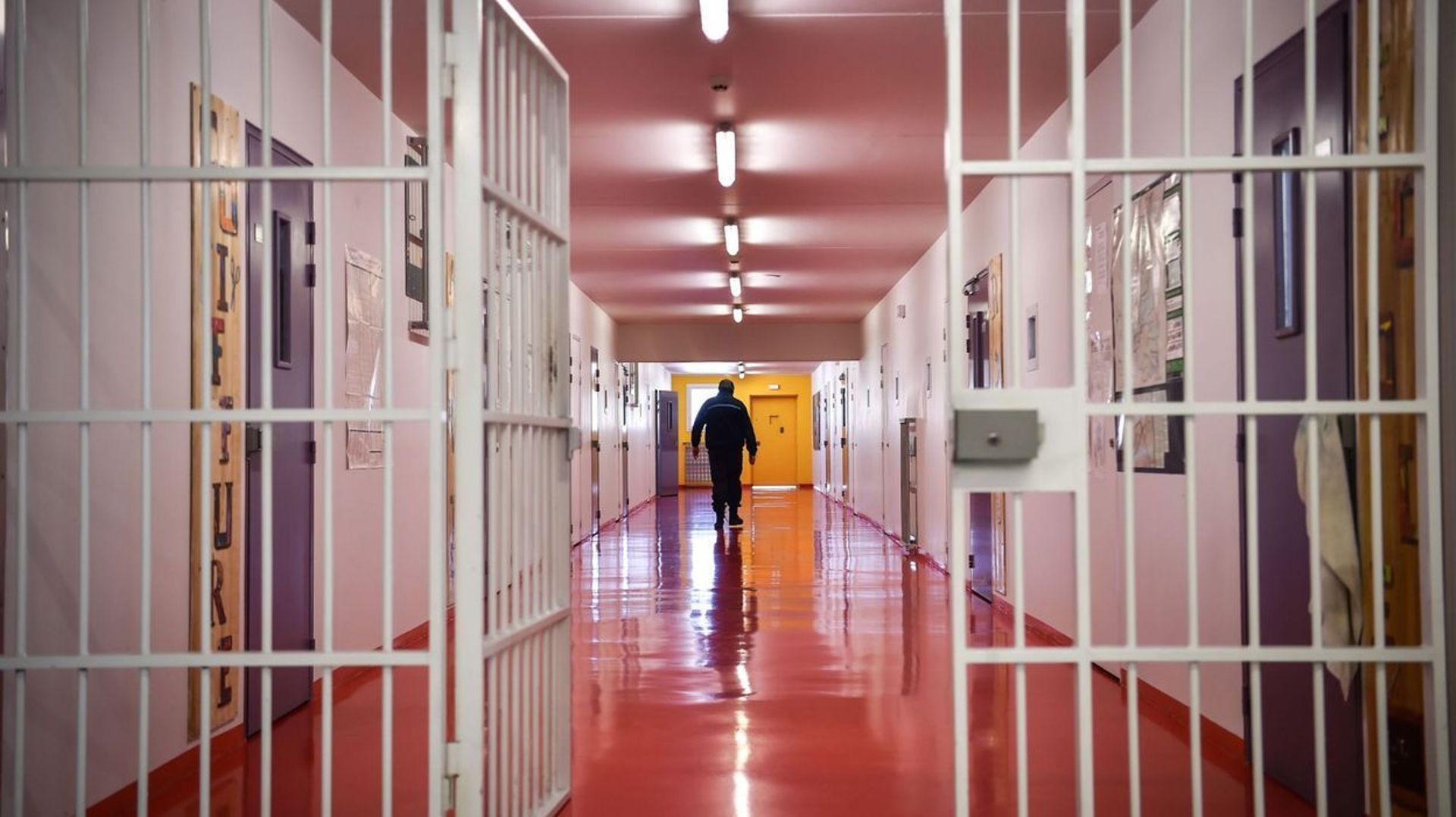 Coronavirus: l'Observatoire des prisons (OIP) dénonce l'interdiction de visite d'avocat aux détenus