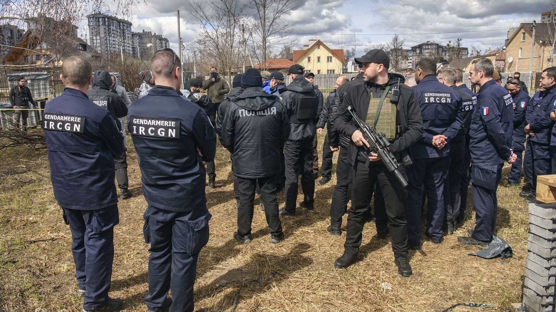 L’institut de recherche criminelle de la gendarmerie nationale française mène des enquêtes autour de Kiev depuis le 11 avril.