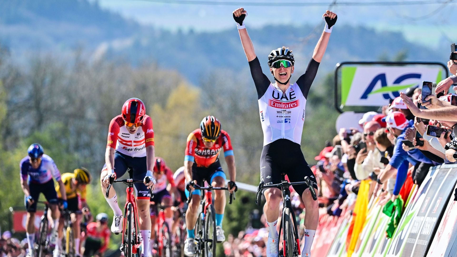 Tadej Pogacar Remporte La Flèche Wallonne Au Sommet Du Mur De Huy ...