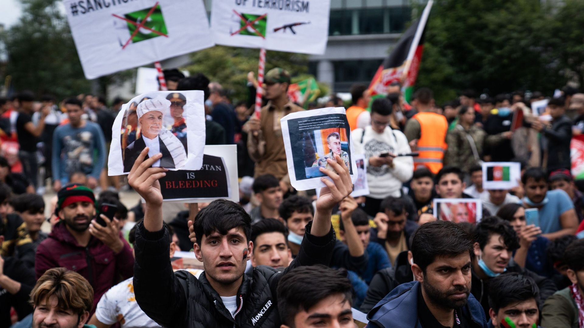 "Le Pakistan a abrité pendant 20 ans les terroristes !", lance l’un des participants à la manifestation en soutien au peuple Afghan, ce 18 août à Bruxelles.