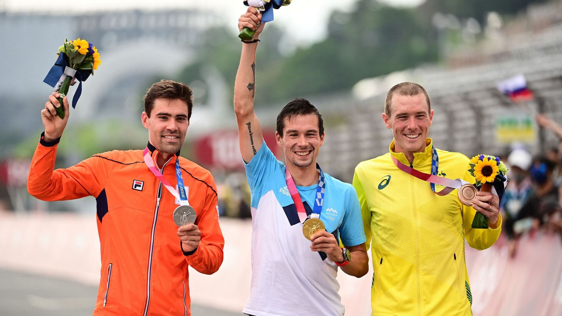 Le Néerlandais Tom Dumoulin a annoncé qu’il continuera à faire du cyclisme mercredi après sa médaille d’argent dans le contre-la-montre individuel aux Jeux Olympiques de Tokyo.