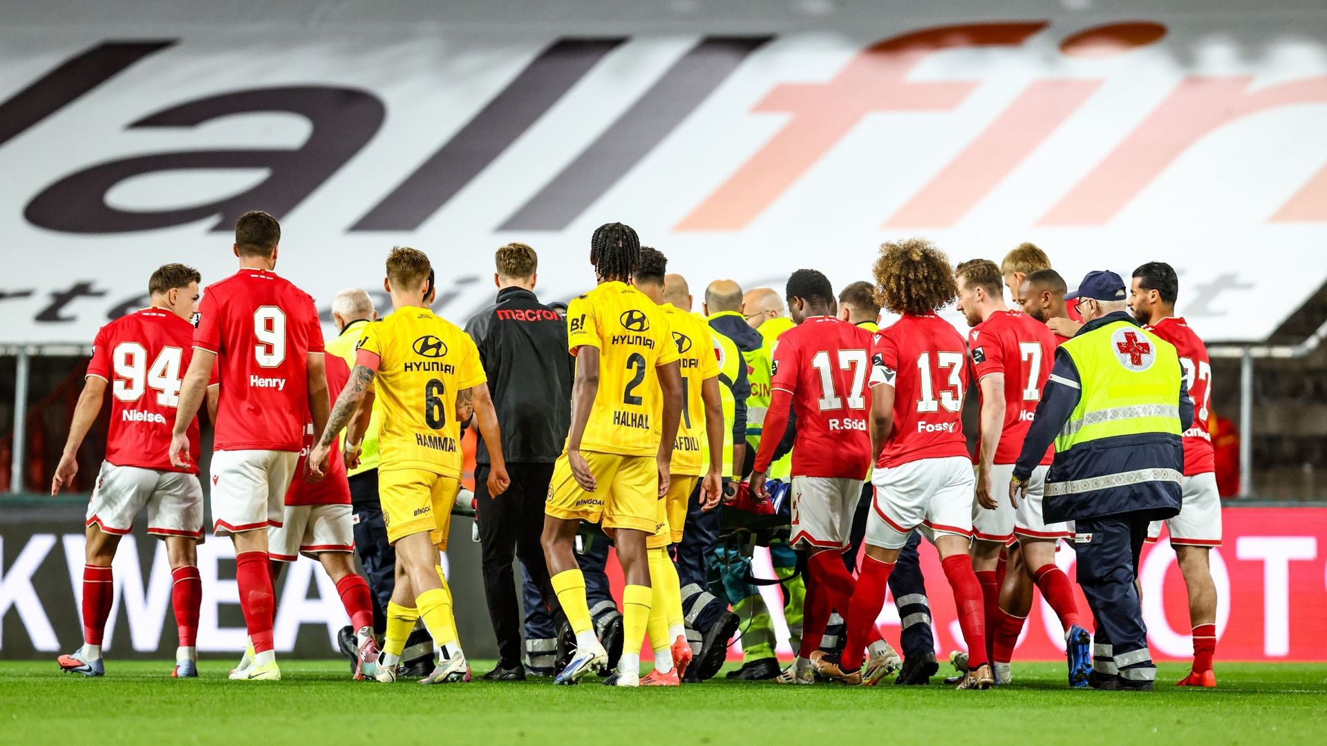 Standard – Malines : Josué Homawoo a fait une crise d’épilepsie et souffre d’une commotion cérébrale