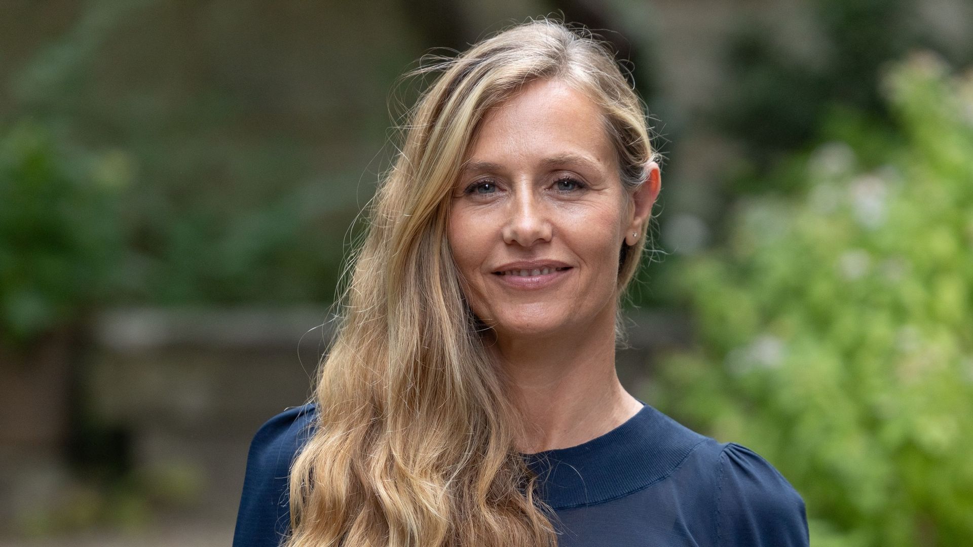 Cécile de France entre folie et paranoïa face à l’intelligence artificielle de "Dalloway"