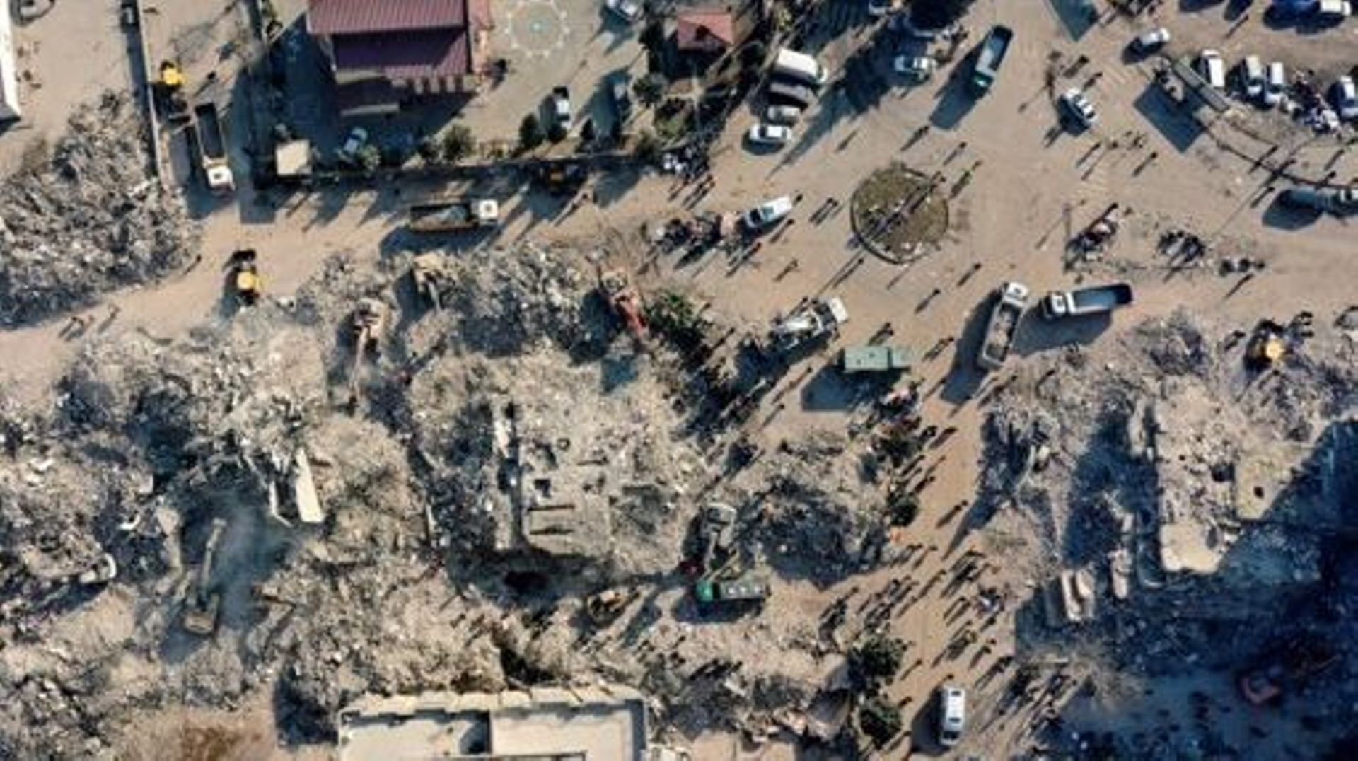 Handout picture released by El Salvador's presidency press office showing an aerial view of members of El Salvador's Urban Search and Rescue Team (USAR) during rescue operations in Sehit Aileleri, Kahramanmaraş, Turkey on February 12, 2023. A rescue team 