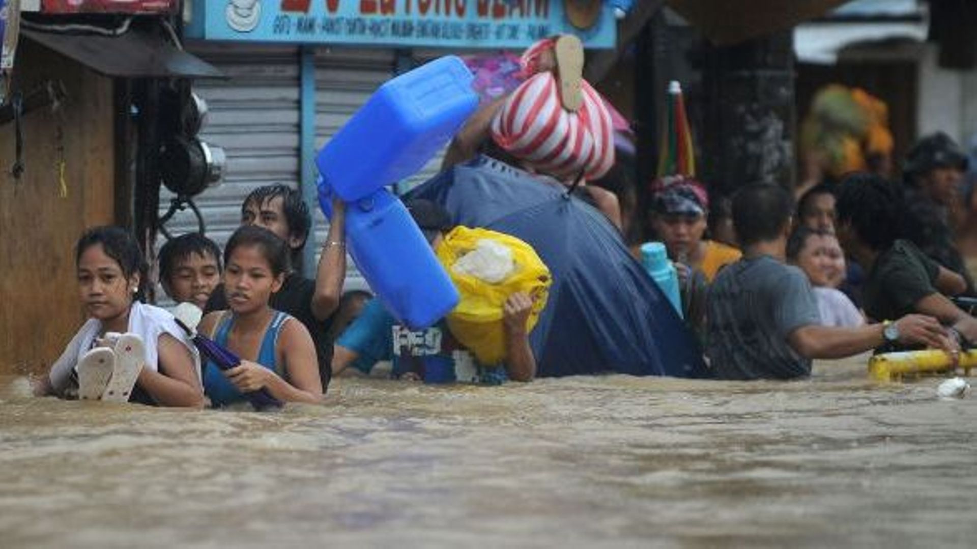 Pluies diluviennes et inondations aux Philippines