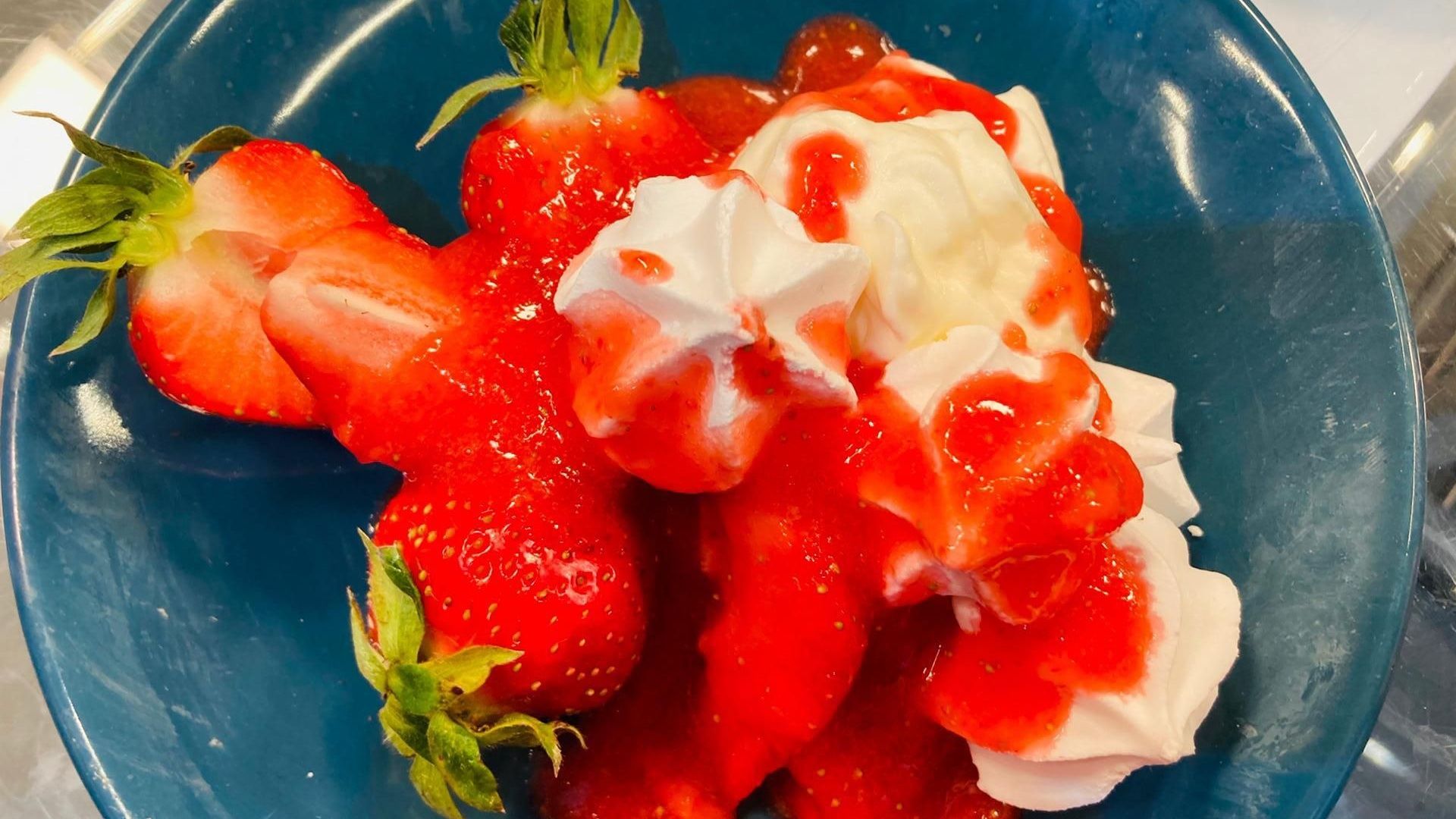 Le dessert : Pavlova minute aux fraises 