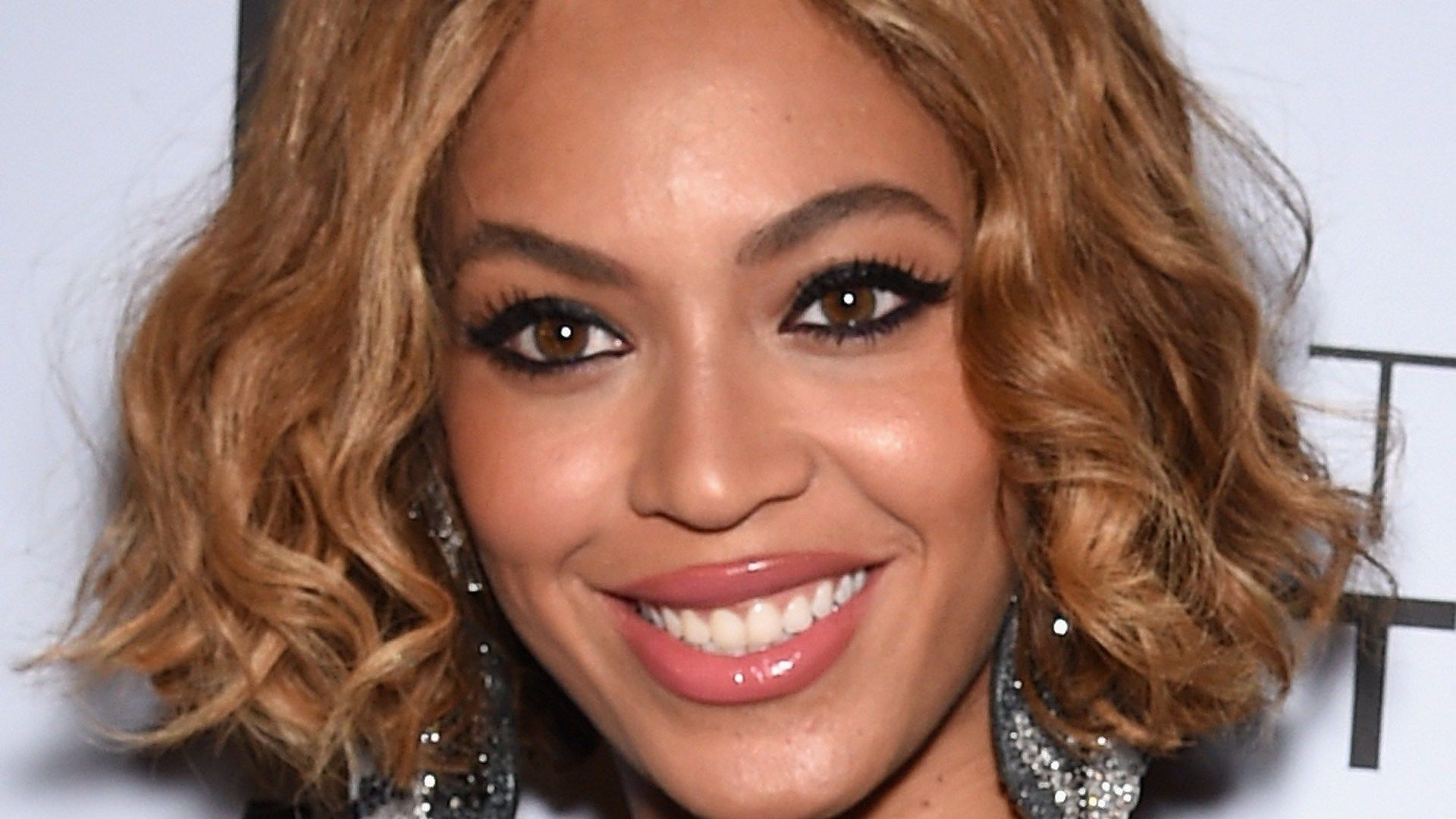 Beyoncé annonce la sortie d'une réédition augmentée de son album éponyme
