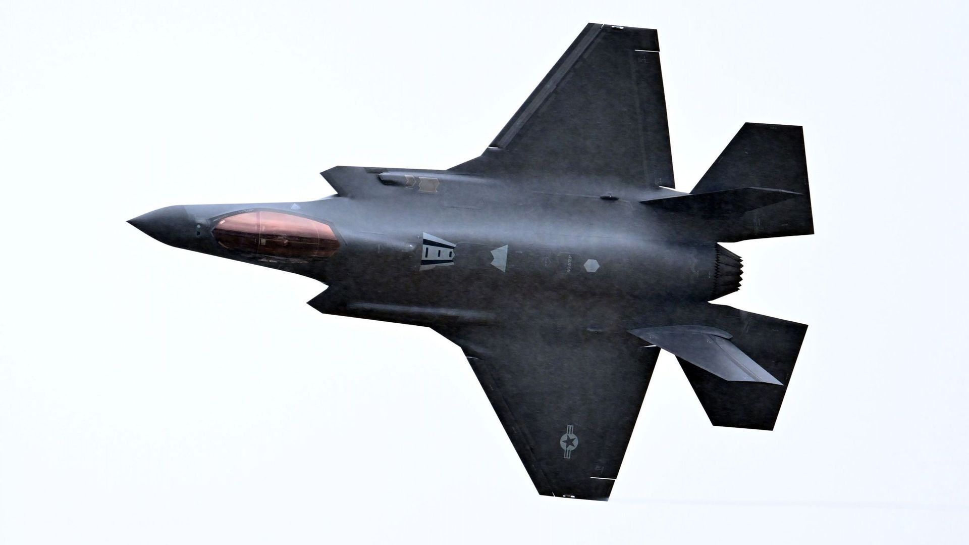 Avions de combat: L'alliance opposée aux F-35 a récolté 100'000 signatures