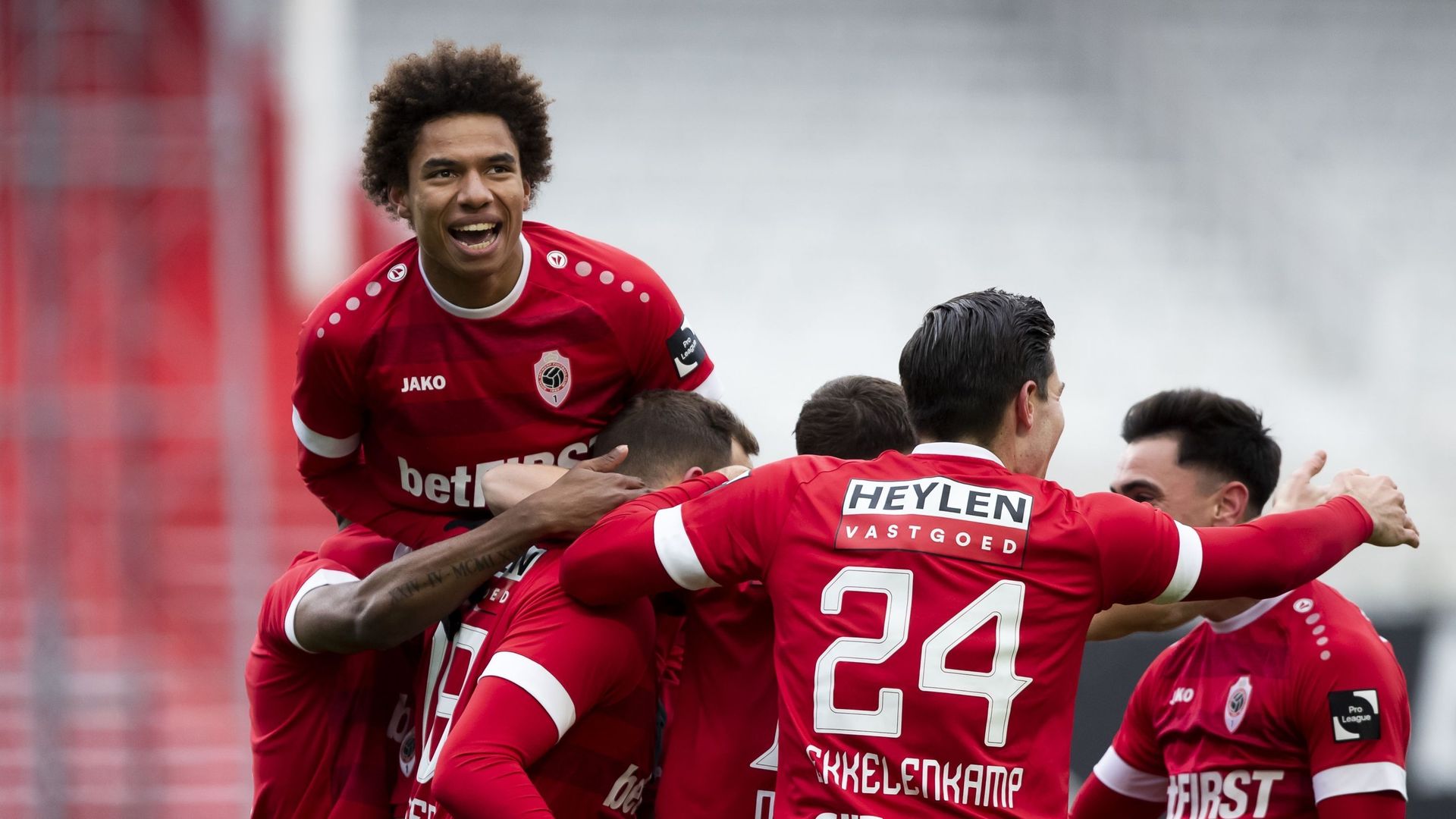 L’Antwerp célèbre sa victoire face au Standard.