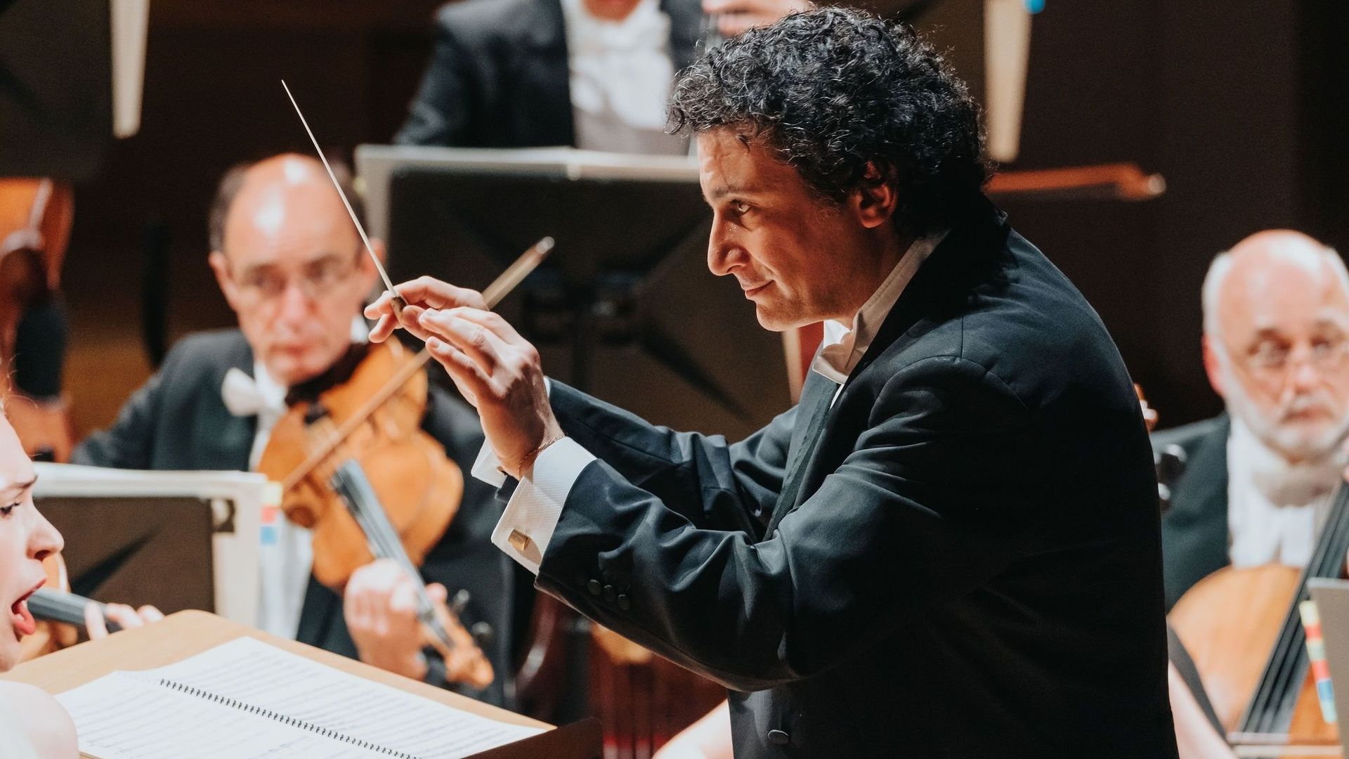 Le chef d’orchestre Alain Altinoglu reste à la direction musicale de La Monnaie jusqu’en 2031