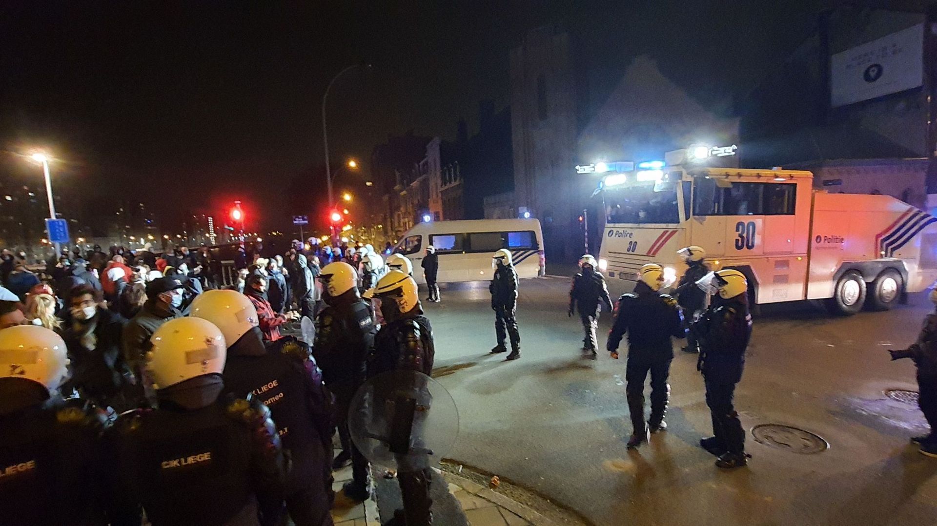 Manifestation anti couvre-feu à Liège samedi soir : sept blessés et de multiples arrestations