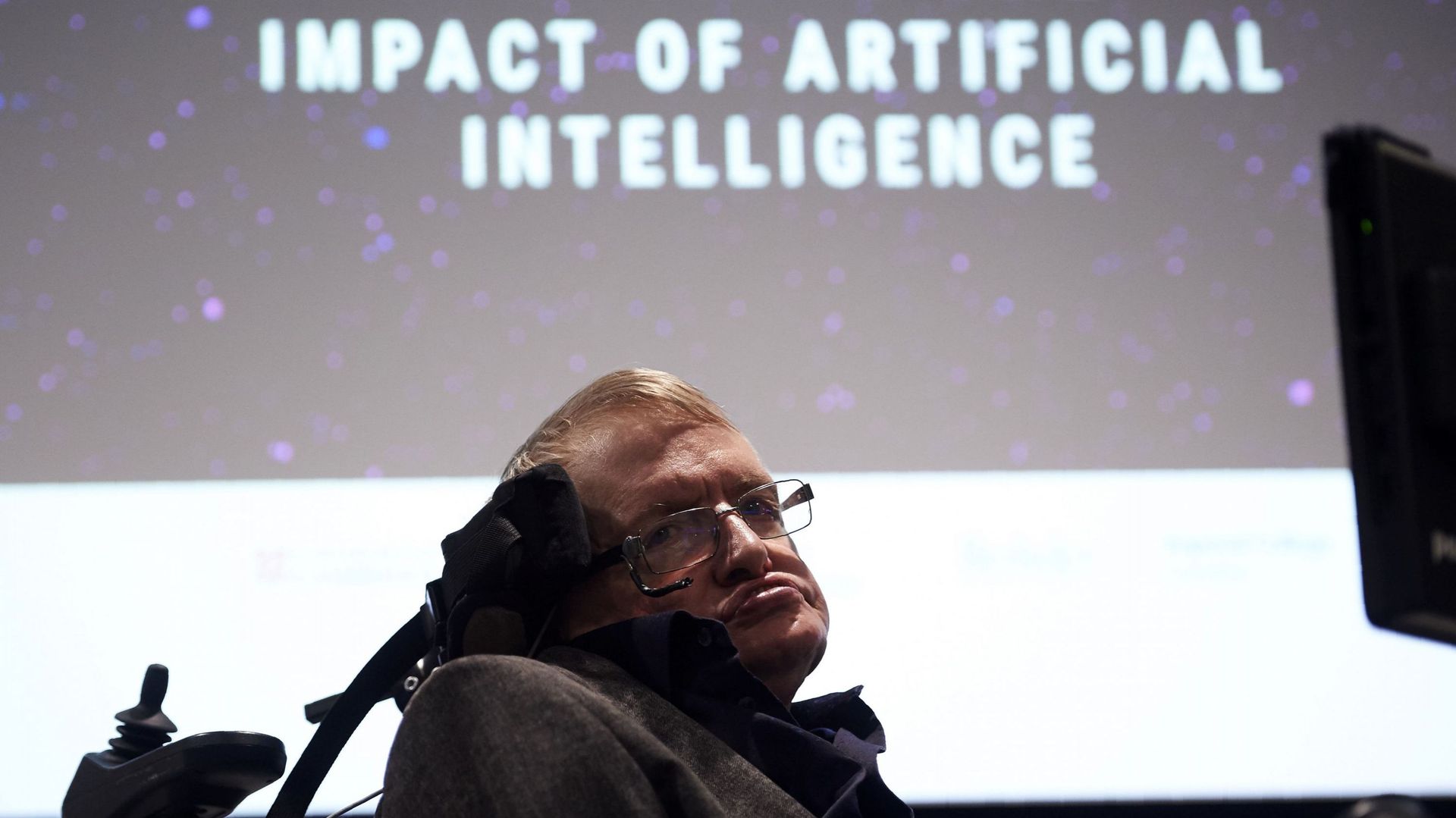 Pour l’astrophysicien Stephen Hawking, le développement d’une intelligence artificielle 'complète' pourrait signifier la fin de l’espèce humaine. 