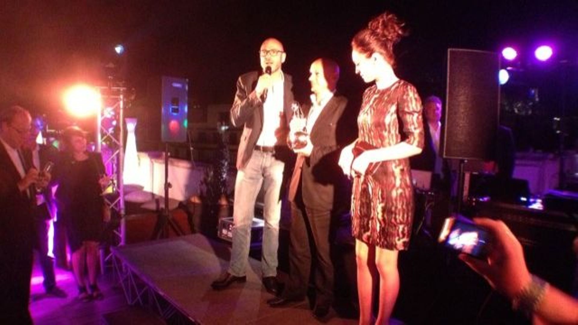 Pauline Burlet accompagnée du producteur du film Sylvain Goldberg pour recevoir à la place de Patrick Ridremont le Magritte du Premier Film 2013