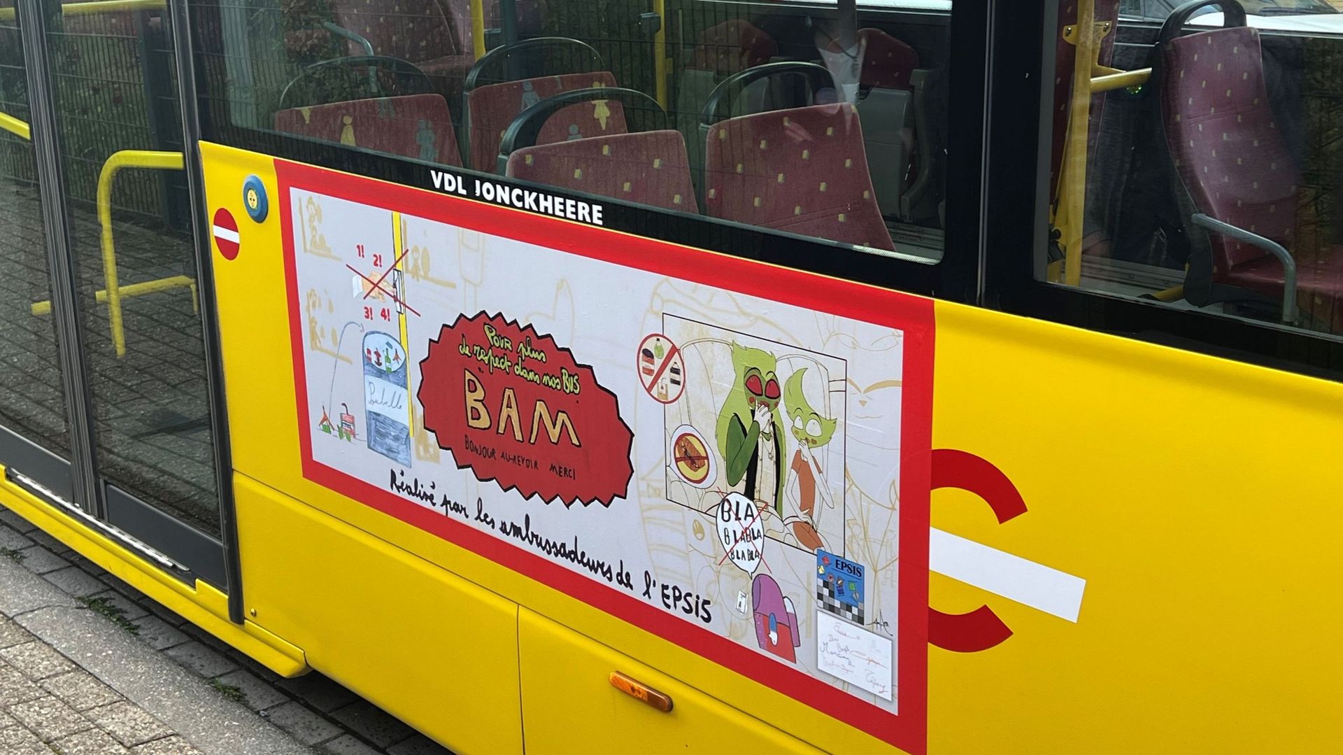 La Louvière : des élèves font campagne pour le savoir-vivre dans les transports en commun