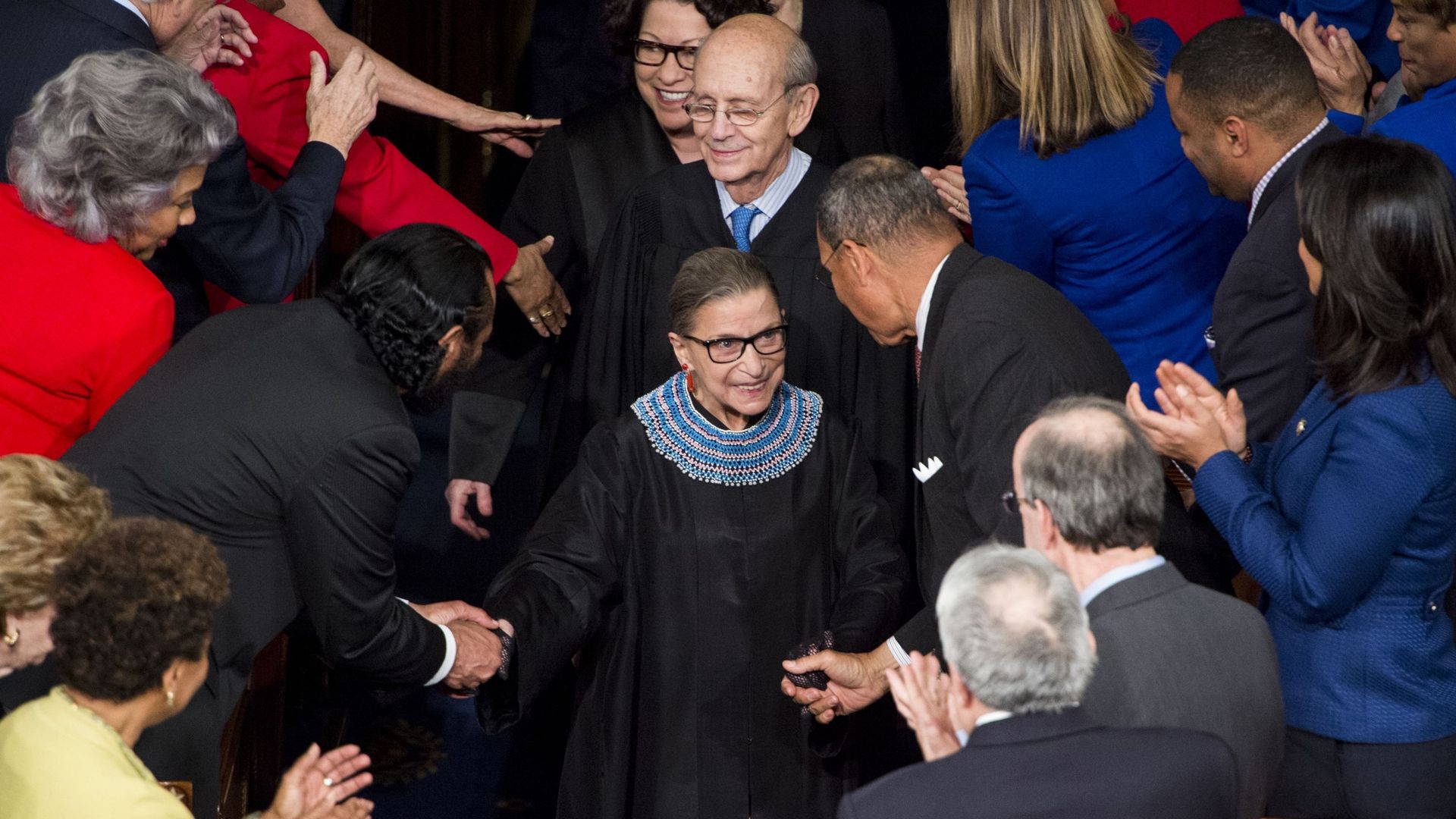 La juge de la Cour suprême Ruth Bader Ginsburg arrive pour le discours sur l’état de l’Union du président Barack Obama au Capitole, le mardi 20 janvier 2015.