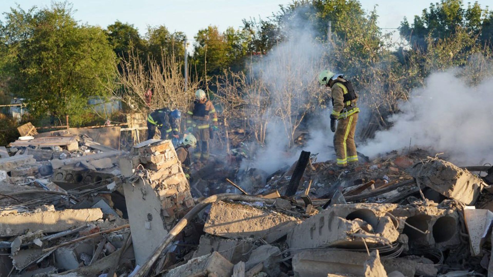 Guerre En Ukraine : Au Moins Quatre Morts Après De Nouvelles Frappes ...