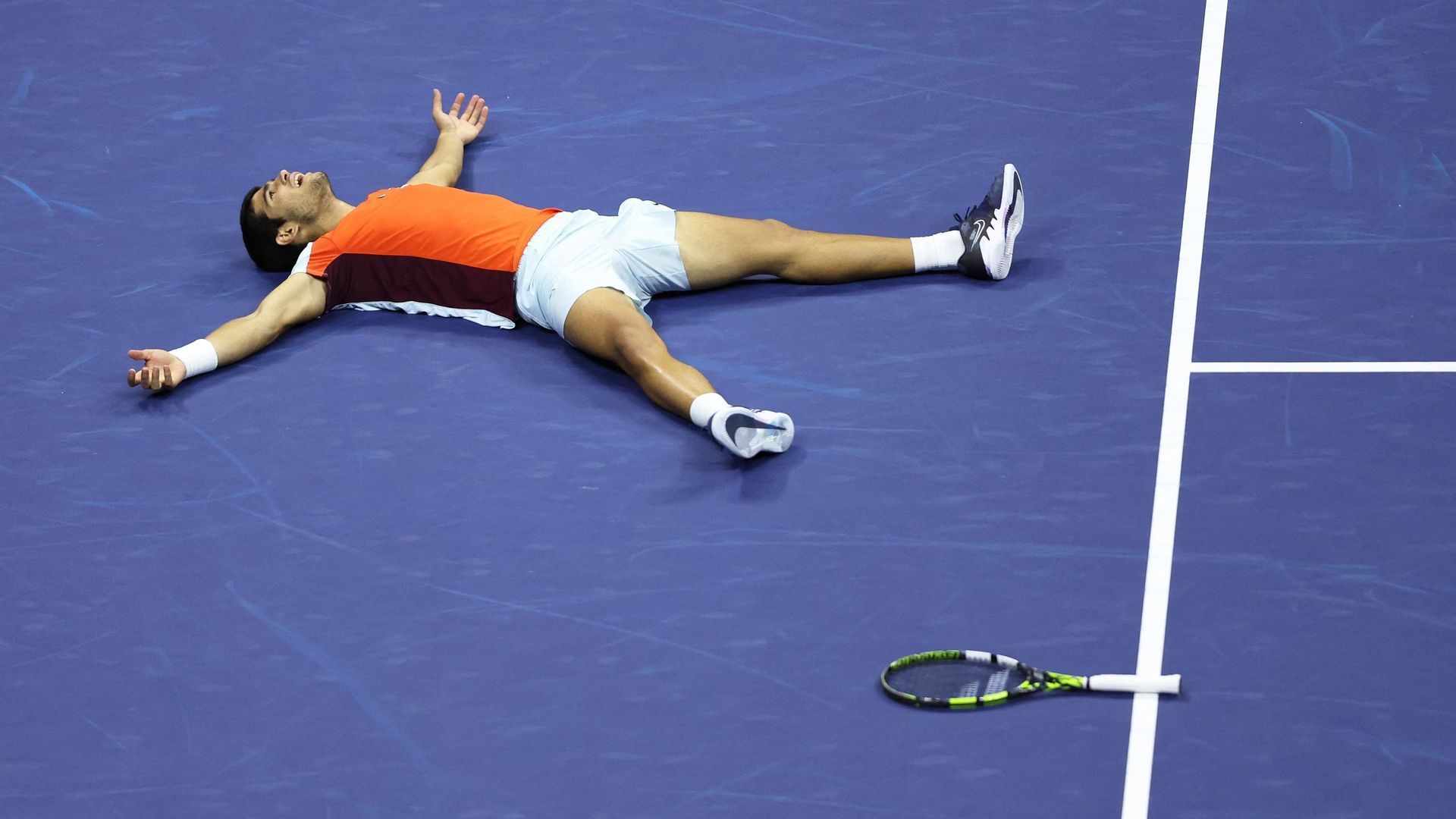 Carlos Alcaraz célèbre sa victoire en finale de l’US Open.