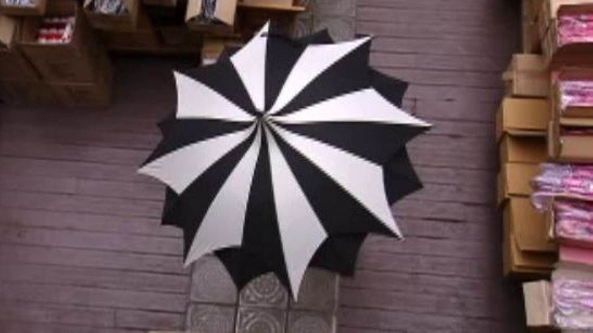 les-ventes-de-parapluies-explosent-portrait-d-un-fabriquant-belge
