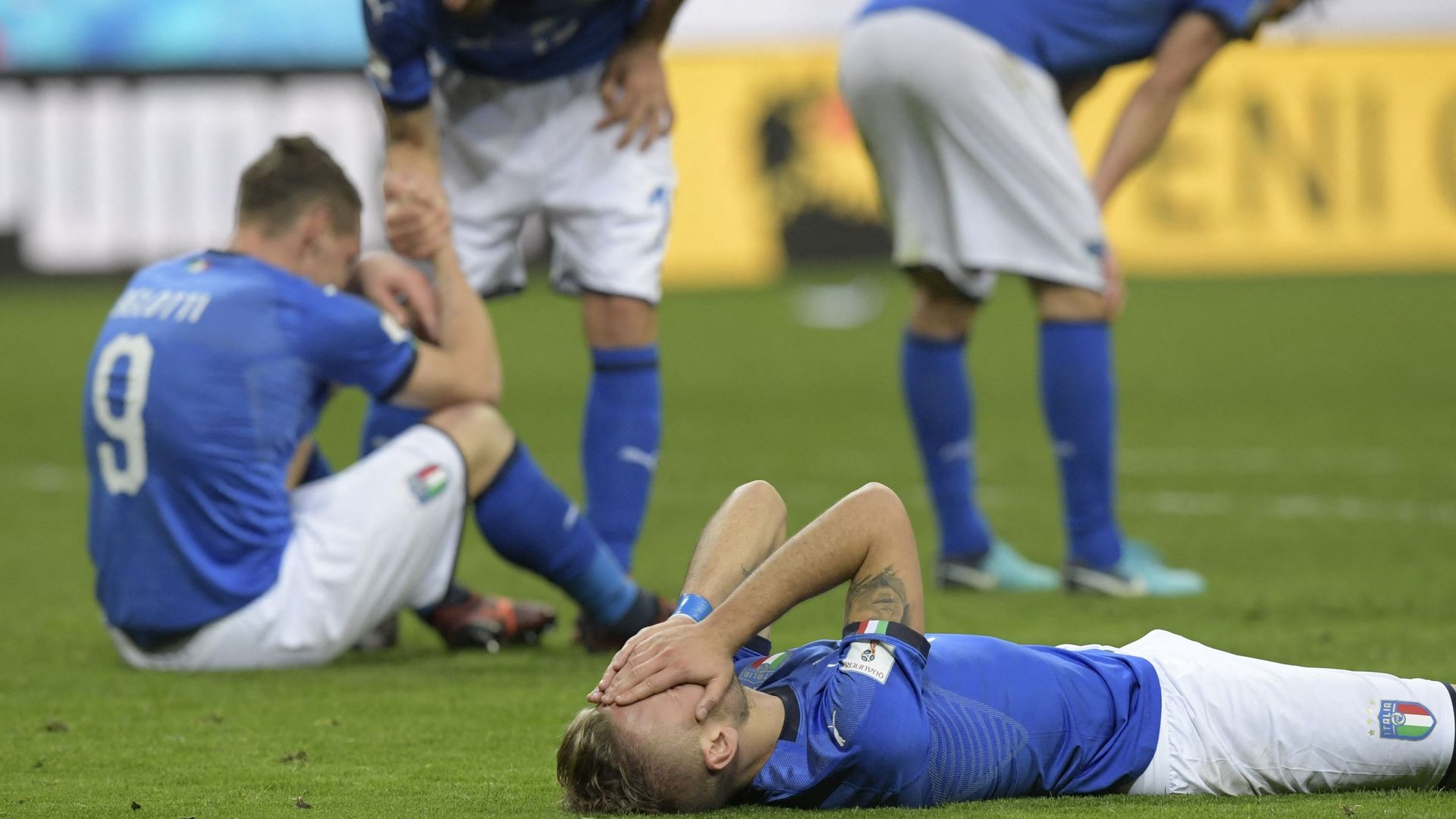 Les Italiens effondrés après leur non-qualification pour le mondial russe.