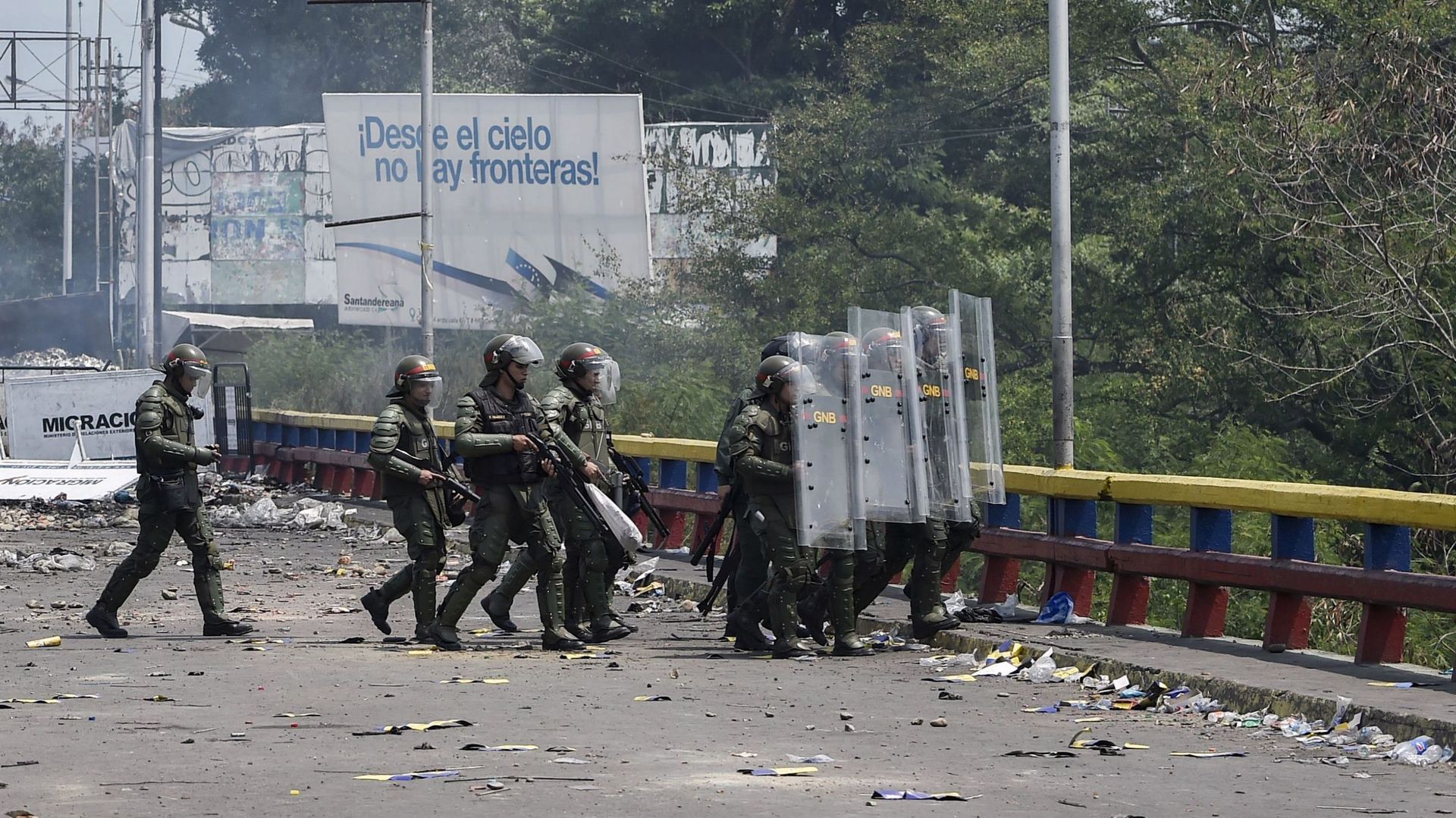 Crise au Venezuela: une centaine de militaires et policiers ont déserté et sont passés en Colombie
