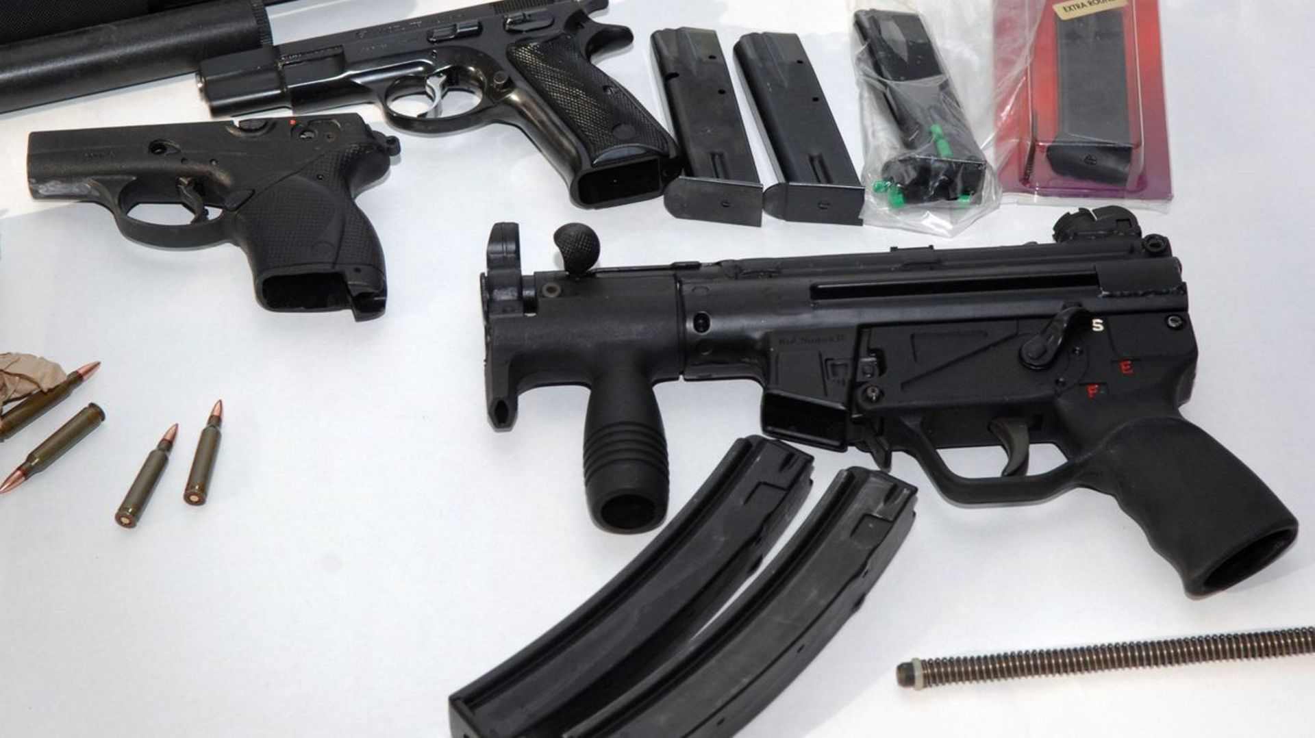 Enquête sur un trafic d'armes: un commissaire de police de Bruxelles-Ixelles interpellé