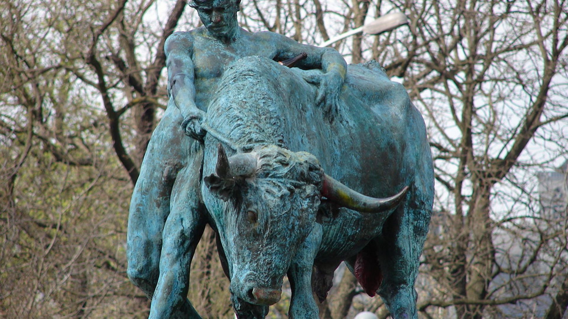 L'une des plus célèbres statues de Liège est certainement le fameux Toré, le dompteur de taureau, de l'artiste Léon Mignon.