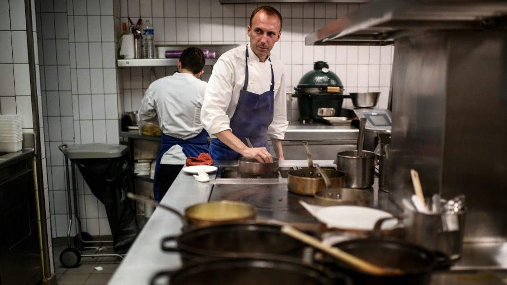 Le chef italien Giuliano Sperandio dans le restaurant Taillevent à Paris.