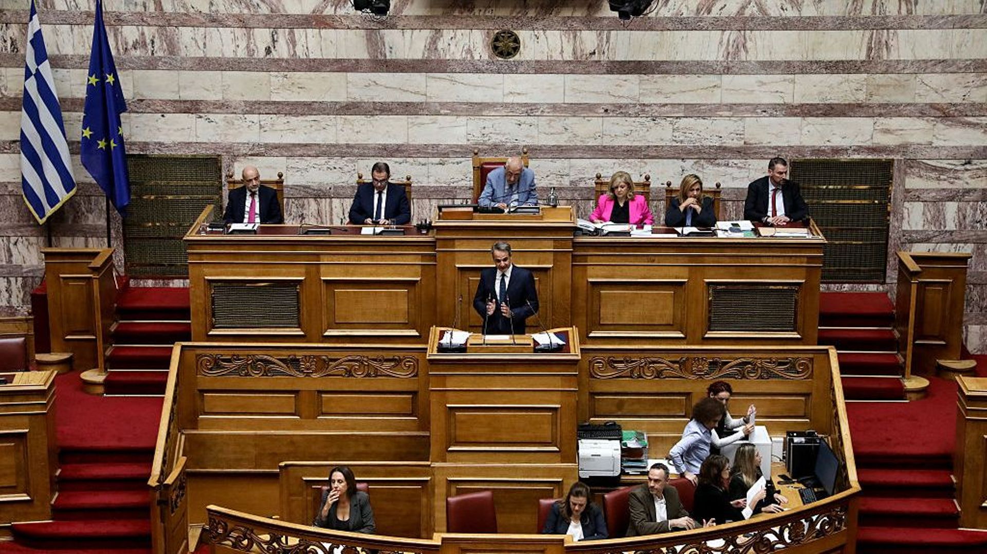 Grèce : les députés votent la possibilité d'une journée de travail de 13 heures