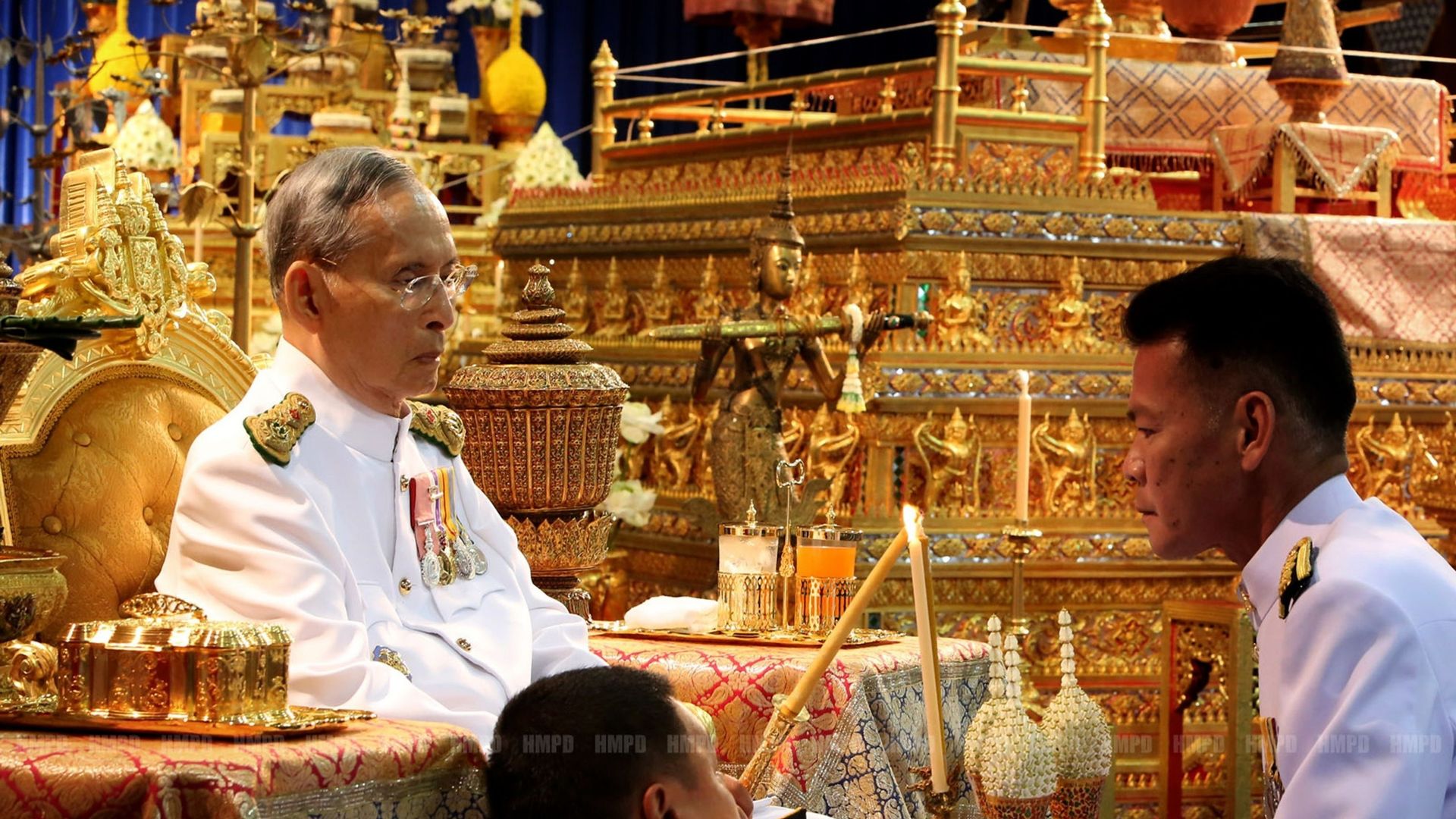 la-thailande-interdit-un-livre-sur-la-monarchie-juge-diffamatoire