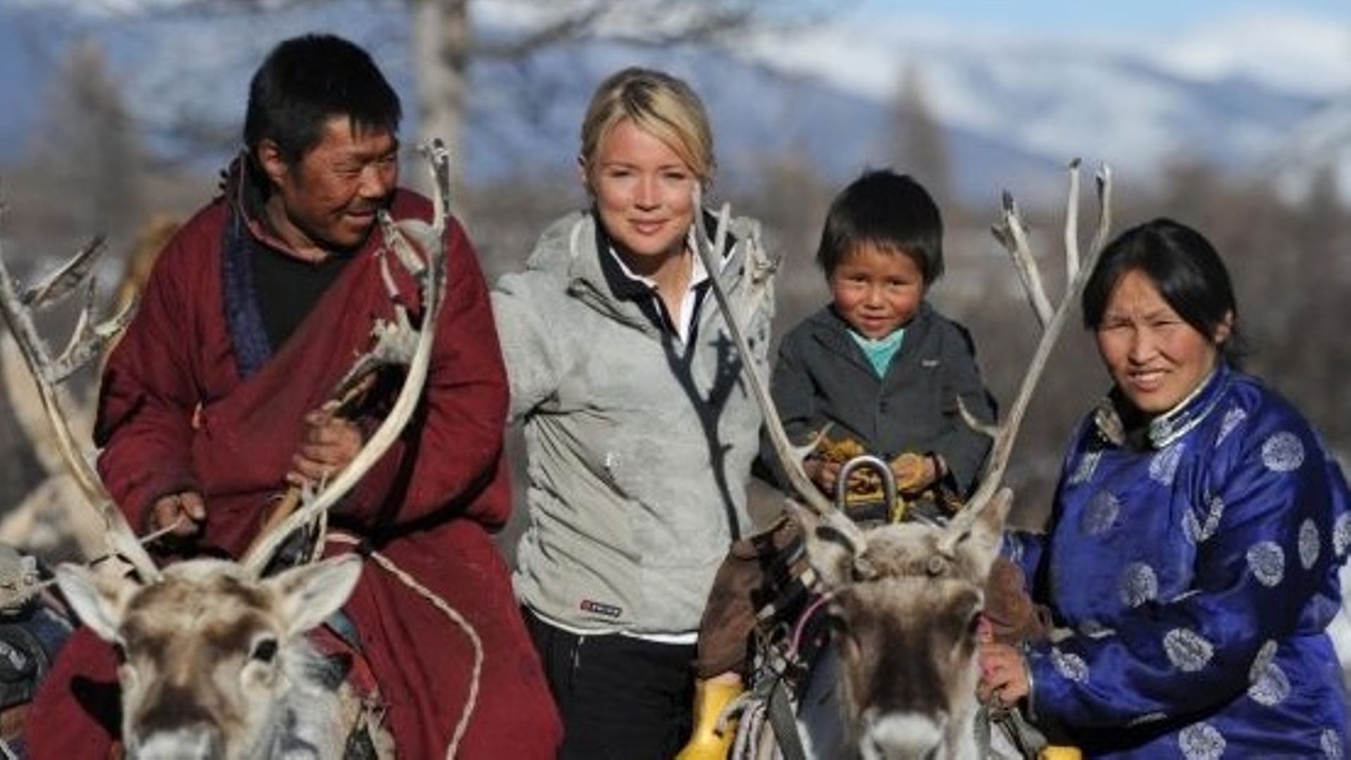 Rendez-vous en terre inconnue : dans la Taïga glaciale, Virginie Efira rencontre les Tsaatan, l’un des derniers peuples nomades de Mongolie