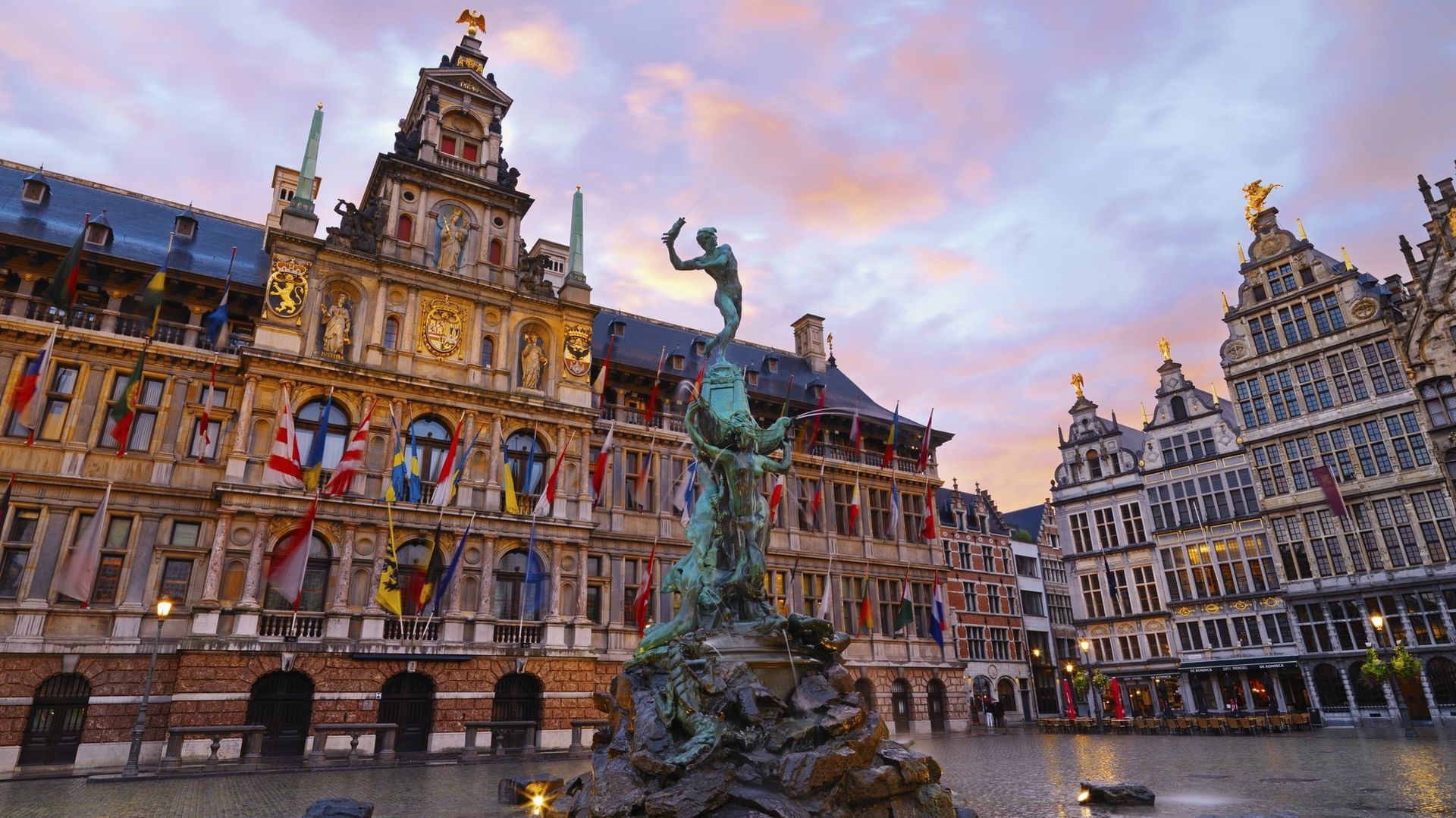 Hôtel de Ville d’Anvers et statue de Brabo