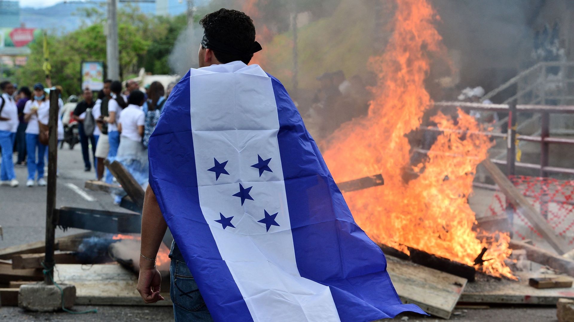 Manifestant avec le drapeau du Honduras en mai 2019 (illustration)