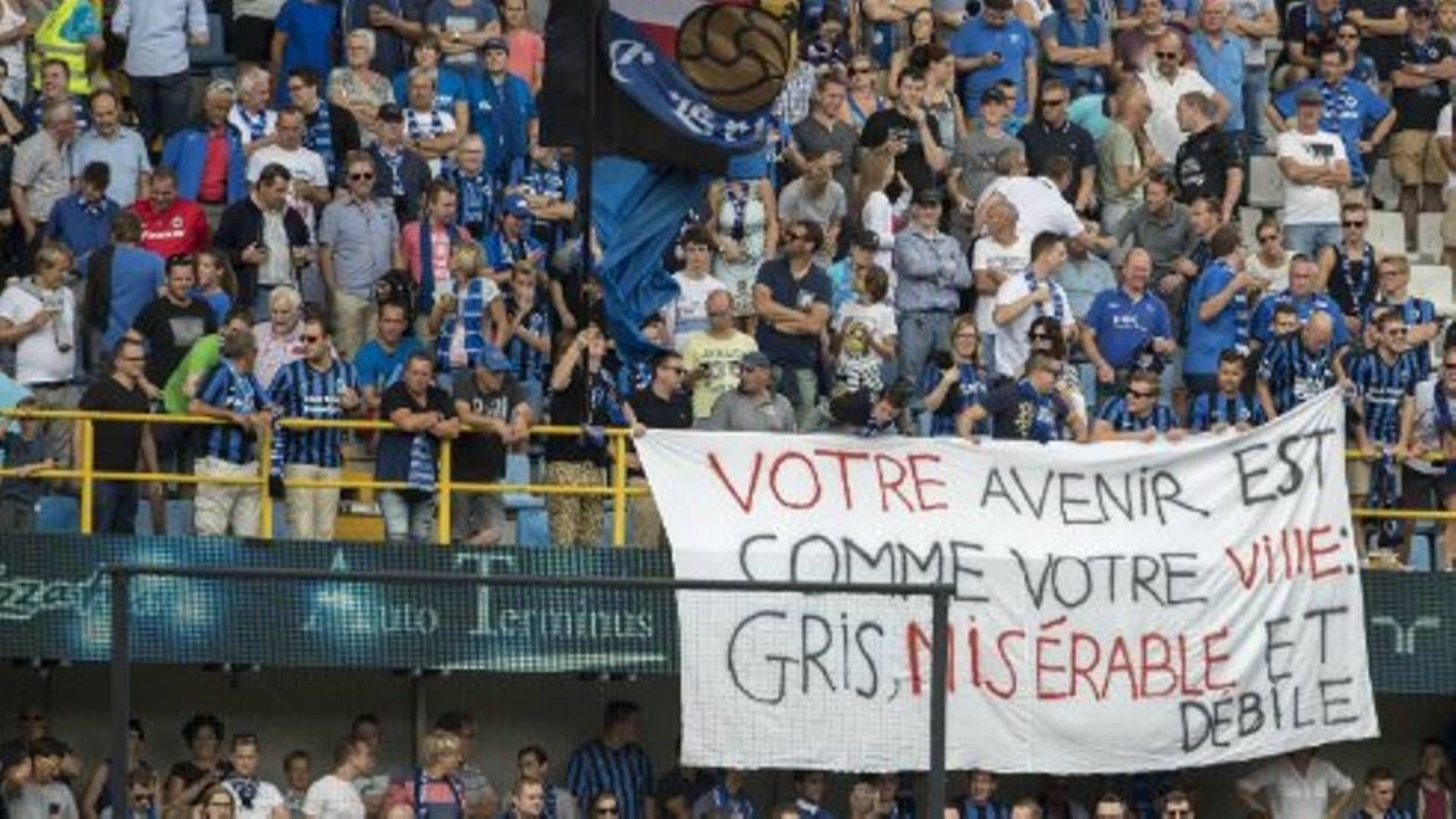 Bruges s'excuse pour la banderole polémique de ses supporters