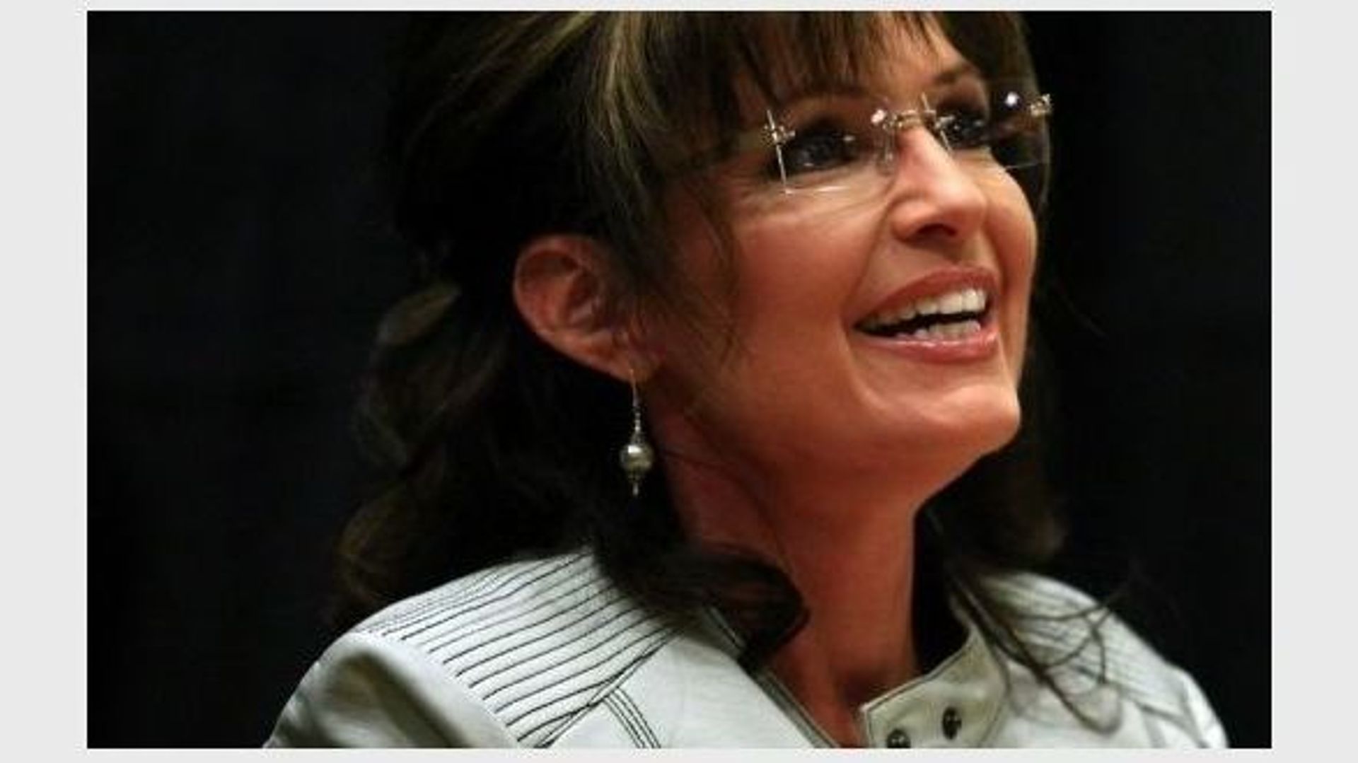 Fusillade: Obama en Arizona, Palin dénonce une "chasse aux sorcières"