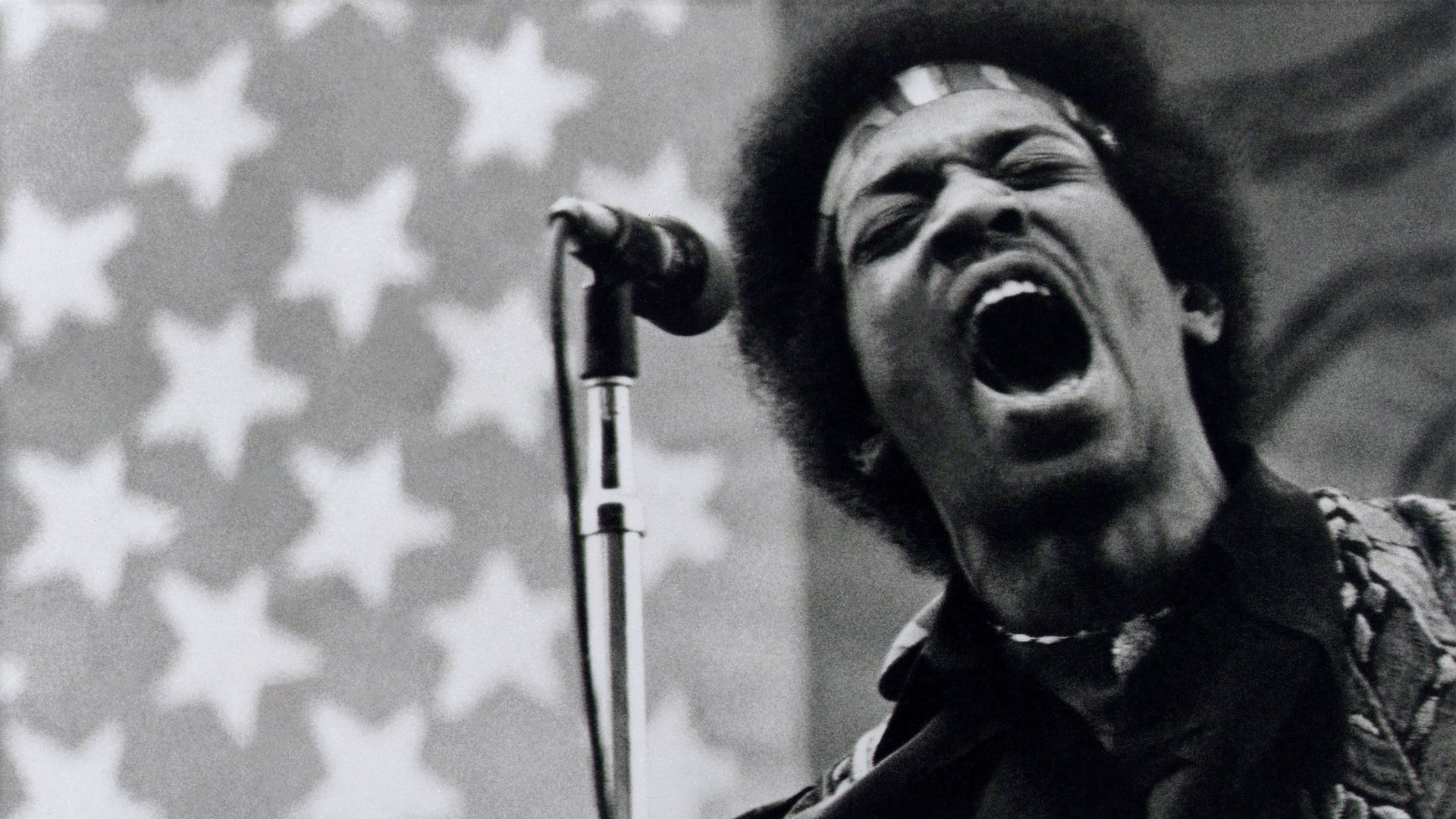 Jimi Hendrix se produisant au Golden Bear raceway à Sacramento le 26 avril 1970.