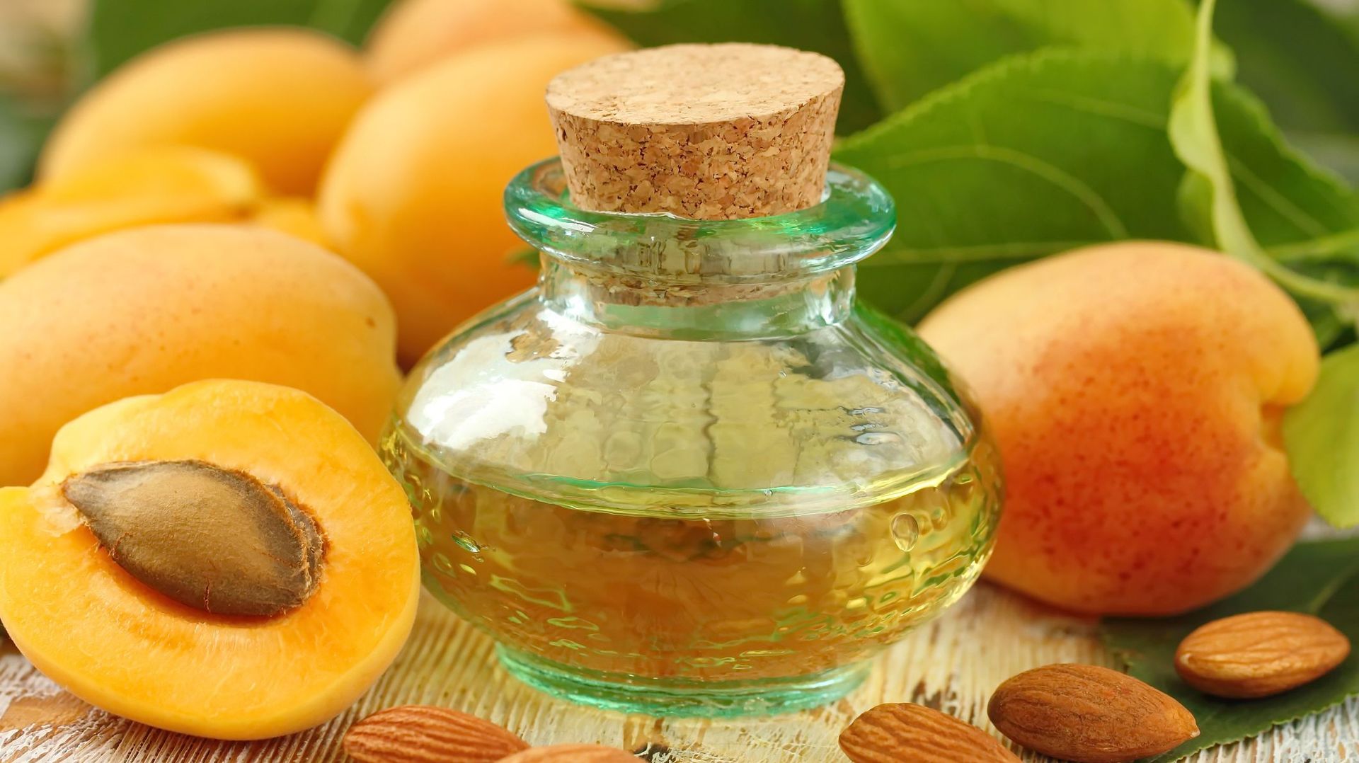 L'huile de noyaux d'abricot... Le plus douce et poyvalente des huiles