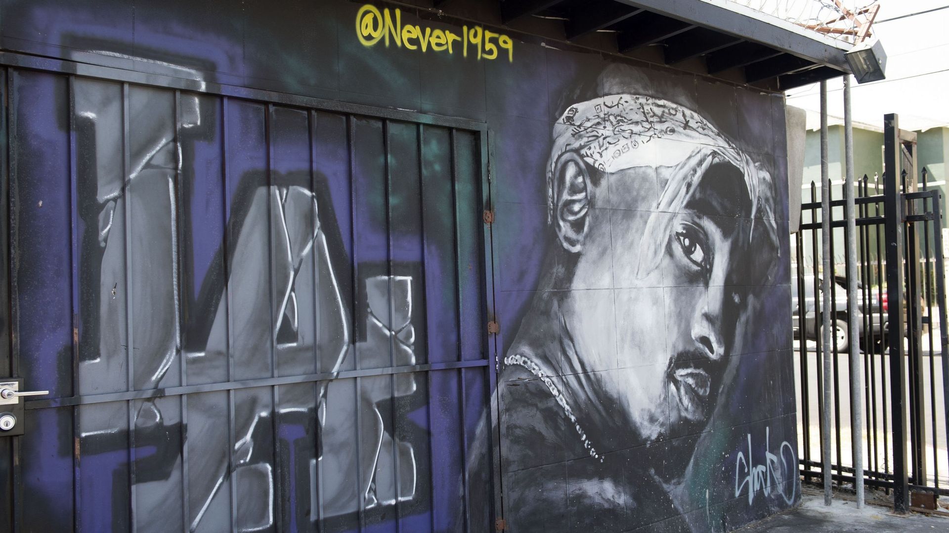 Tupac contre Biggie murale