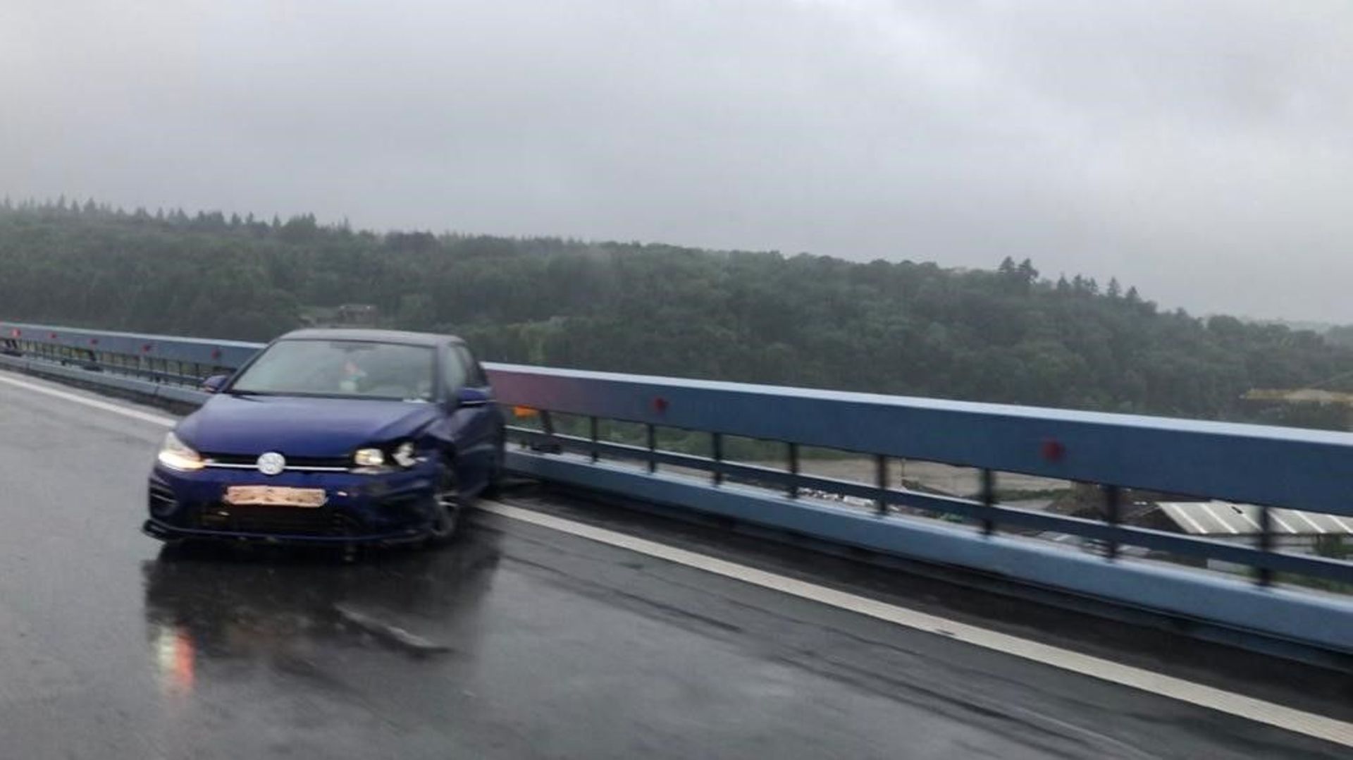 Véhicule en difficulté sur l’E411